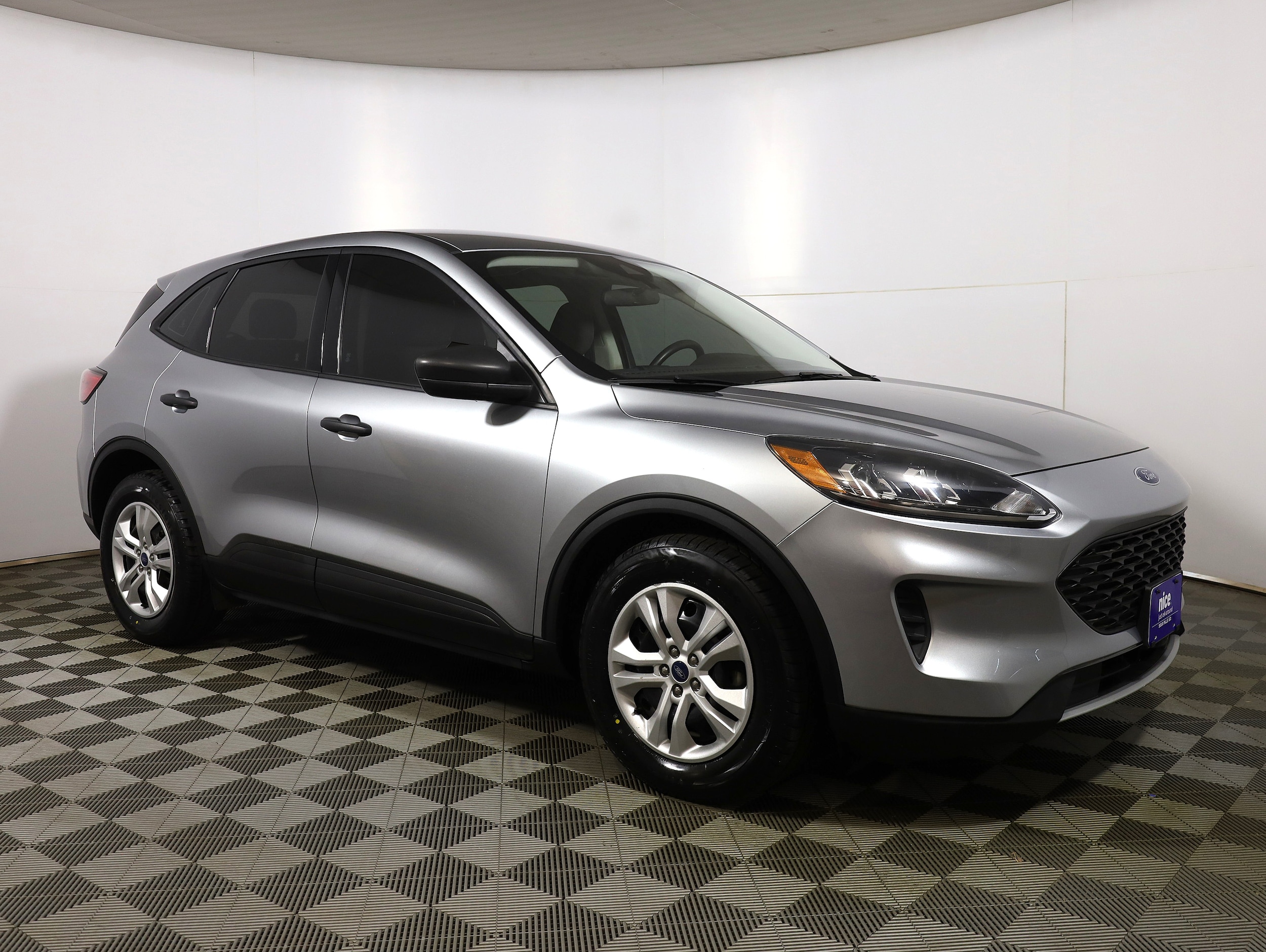 View vehicle photo 3