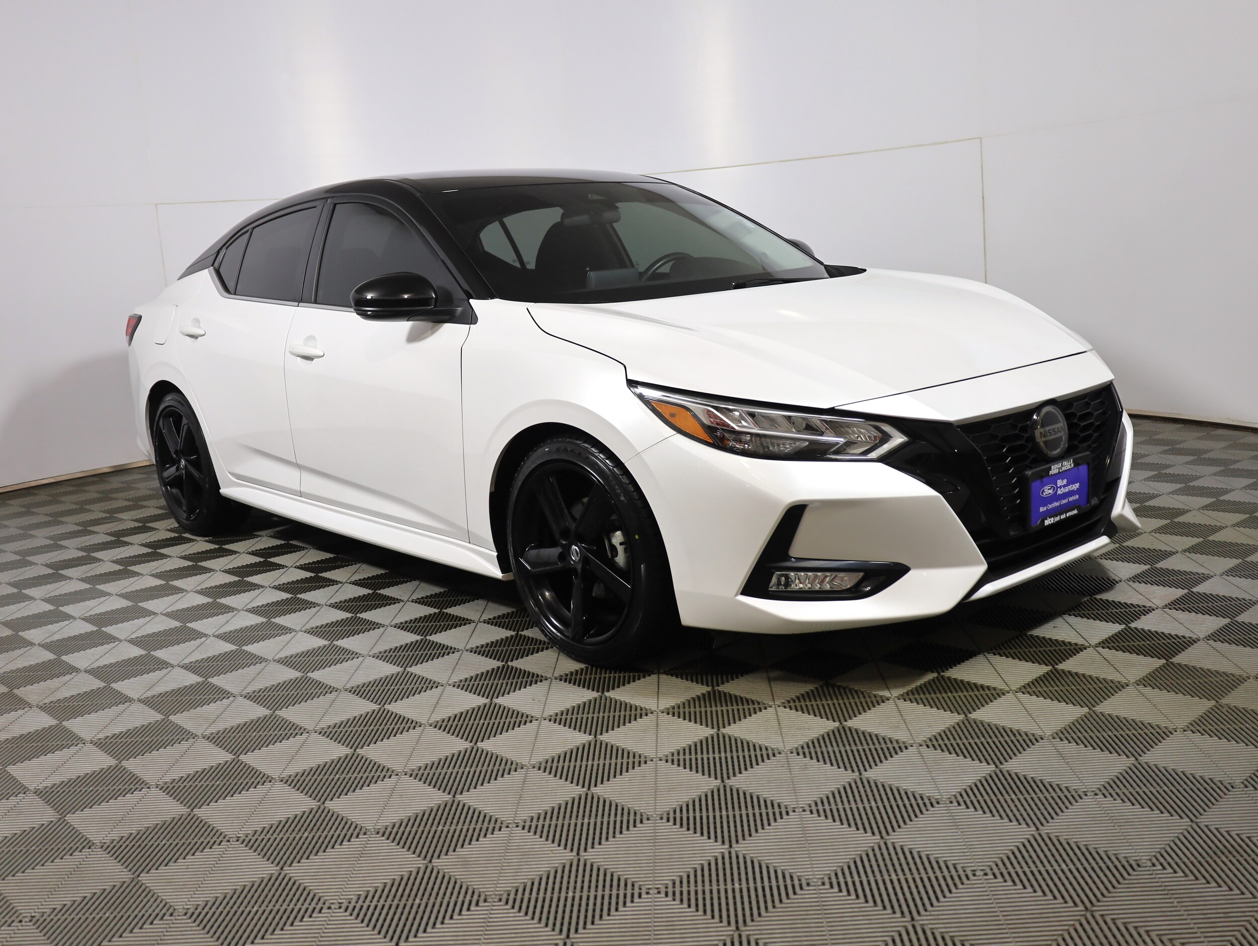 2023 Nissan Sentra SR photo 3