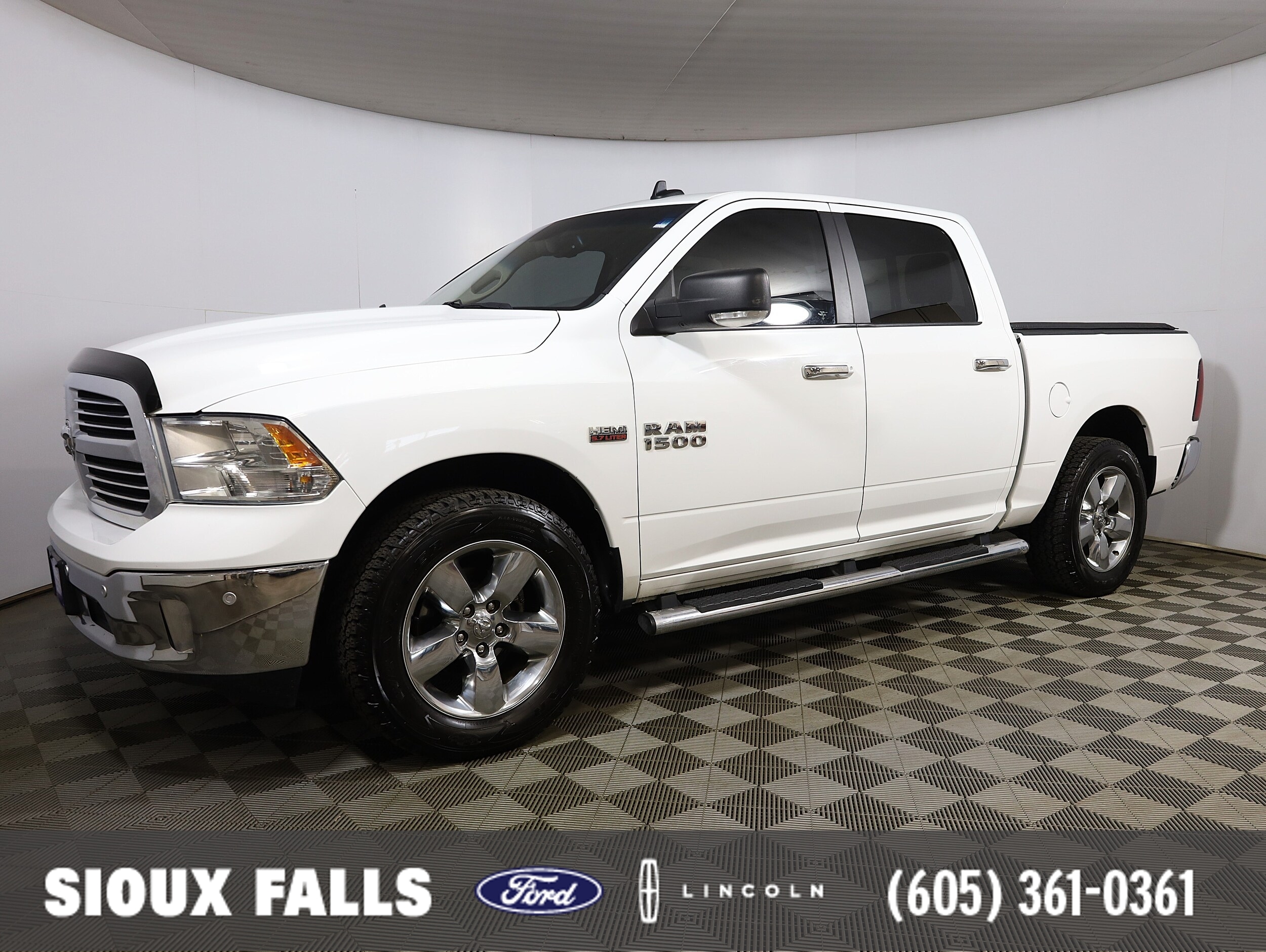 Bright White Clearcoat 2016 RAM 1500 Big Horn Crew Cab 4WD Pickup Truck Four-Wheel Drive 8-Speed Automatic