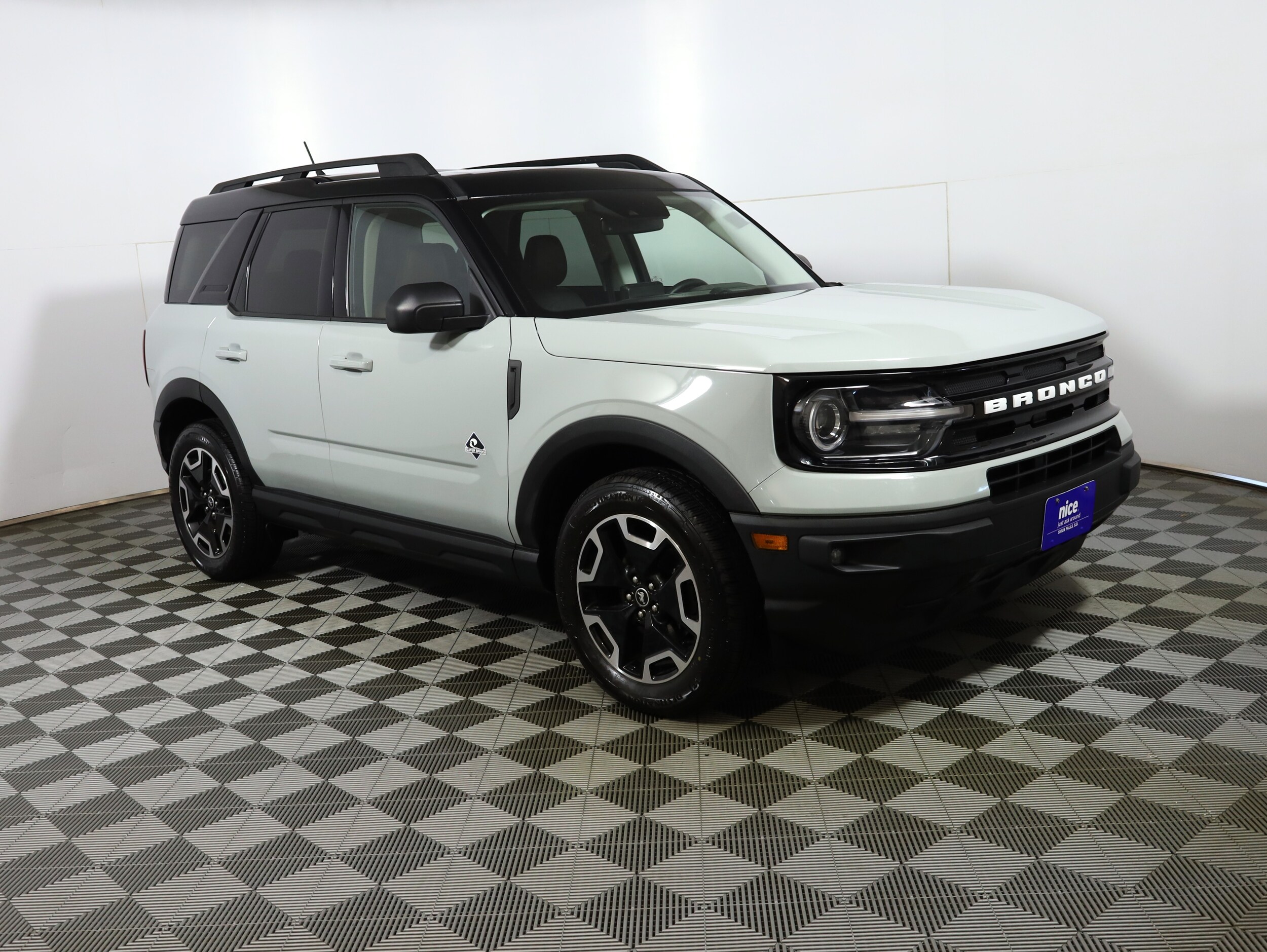 2021 Ford Bronco Sport Outer Banks photo 3