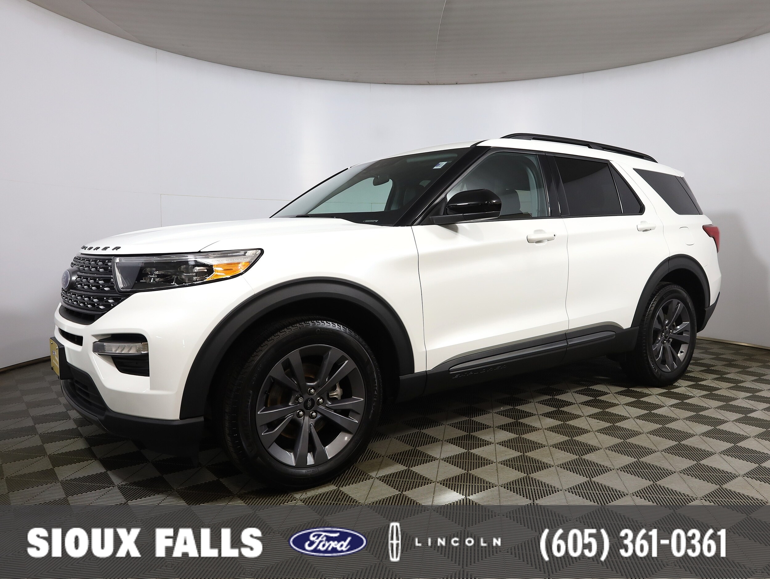 2023 Ford Explorer XLT 4WD's photo