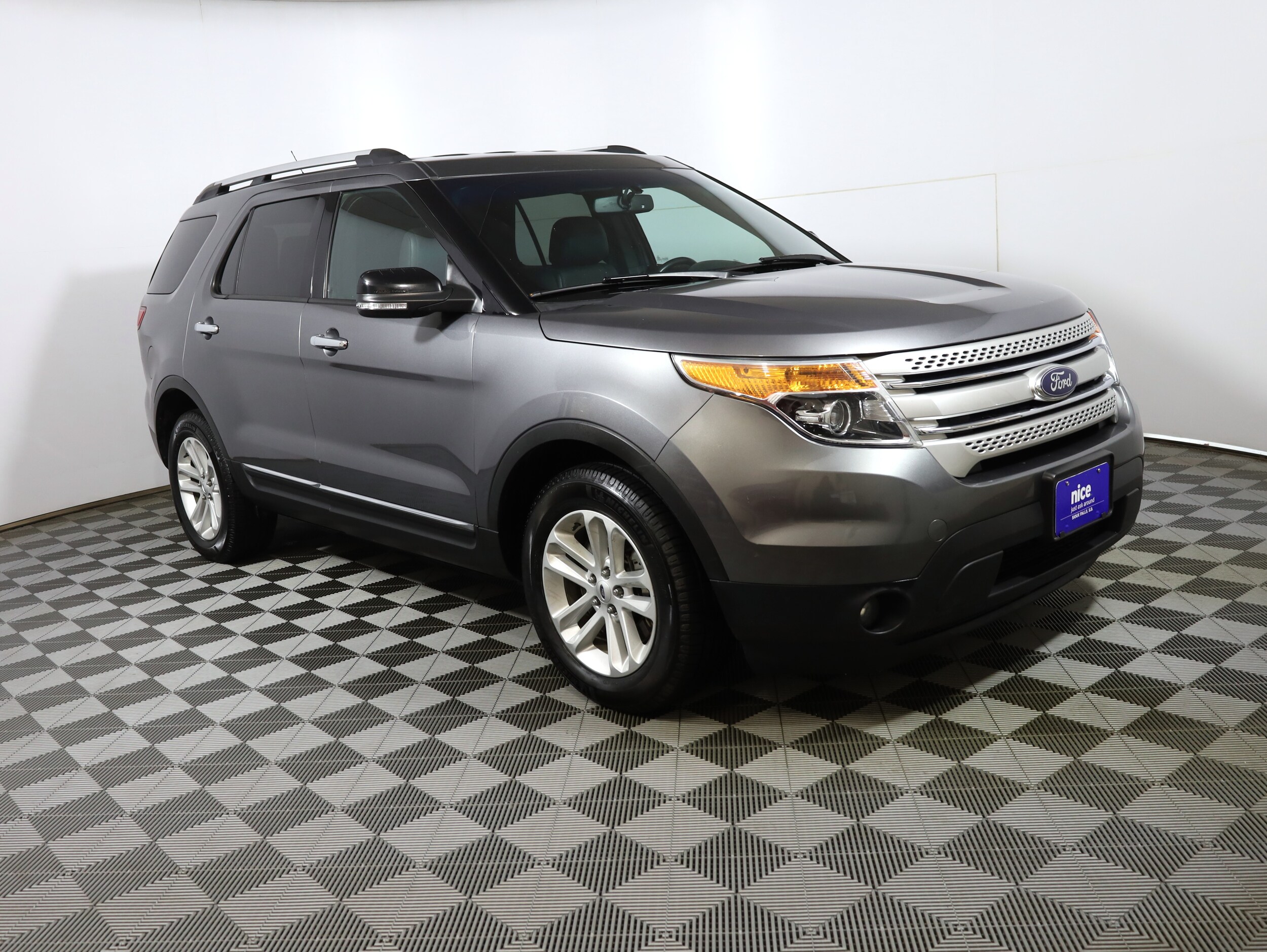 2014 Ford Explorer XLT photo 3