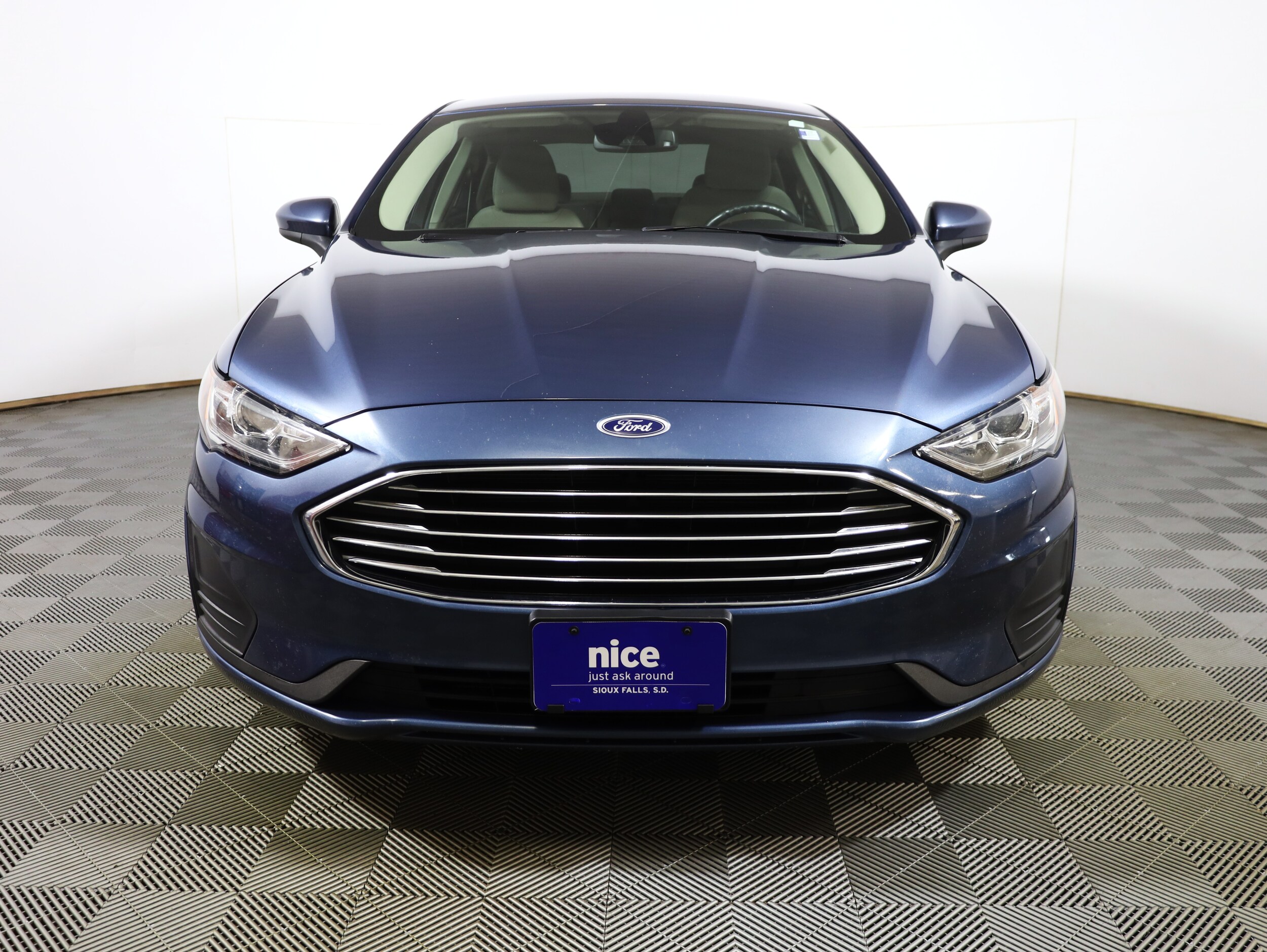 2019 Ford Fusion SE photo 2