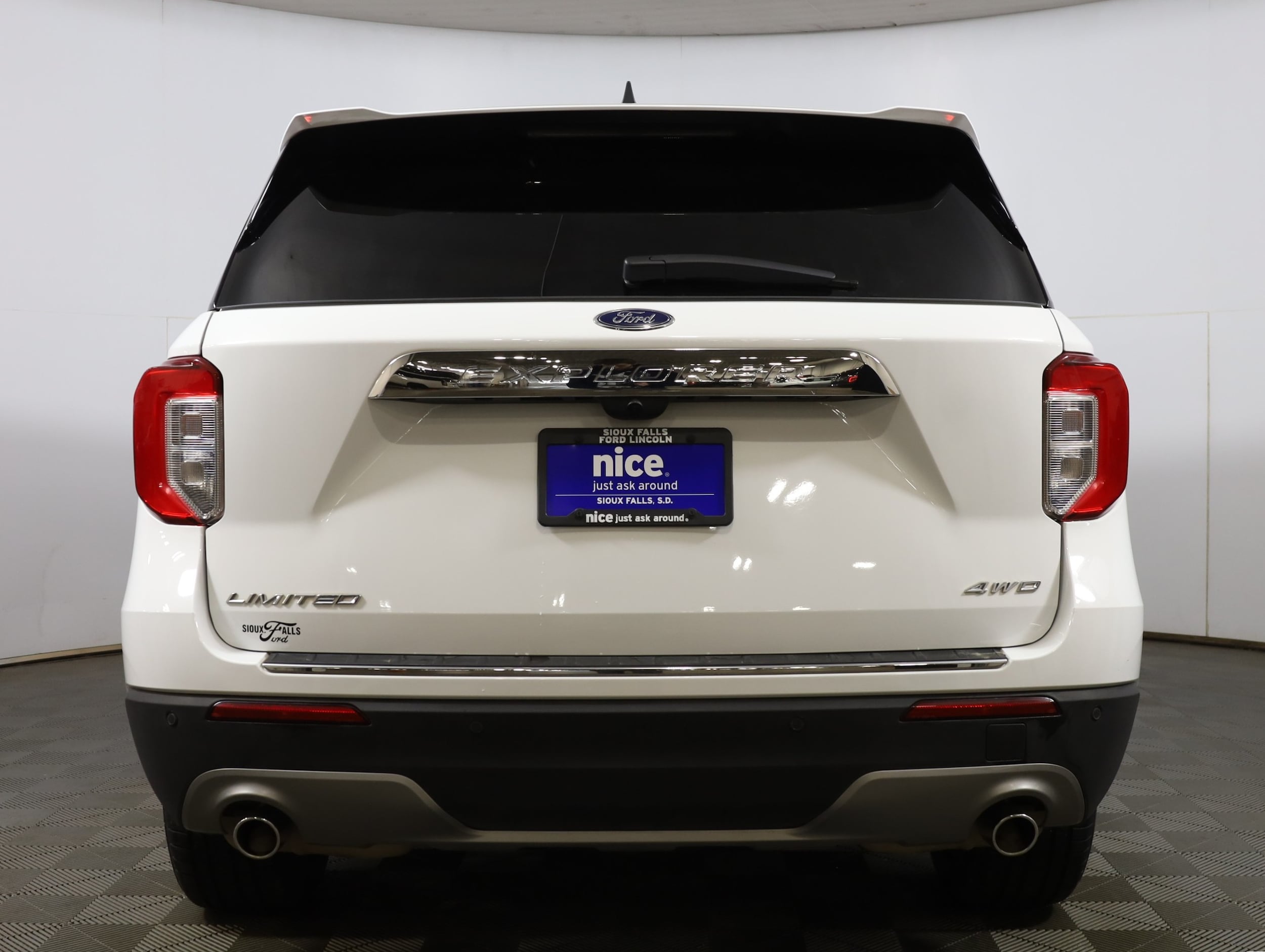 View vehicle photo 6