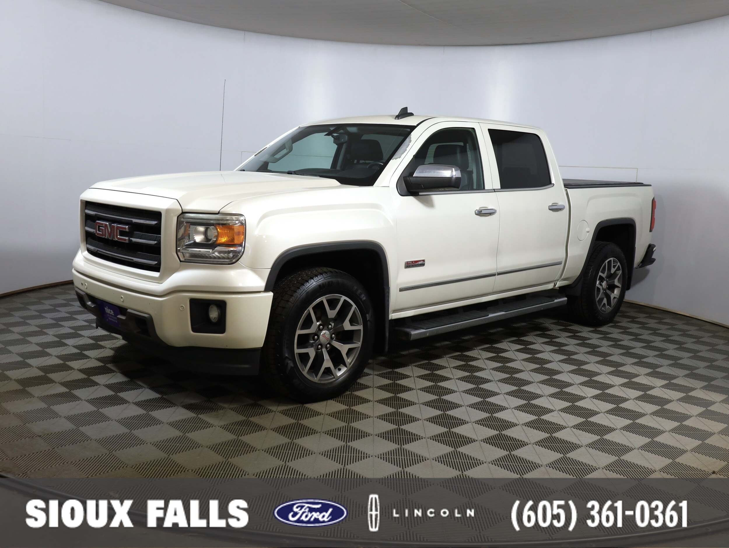 2015 GMC Sierra 1500 SLT's photo