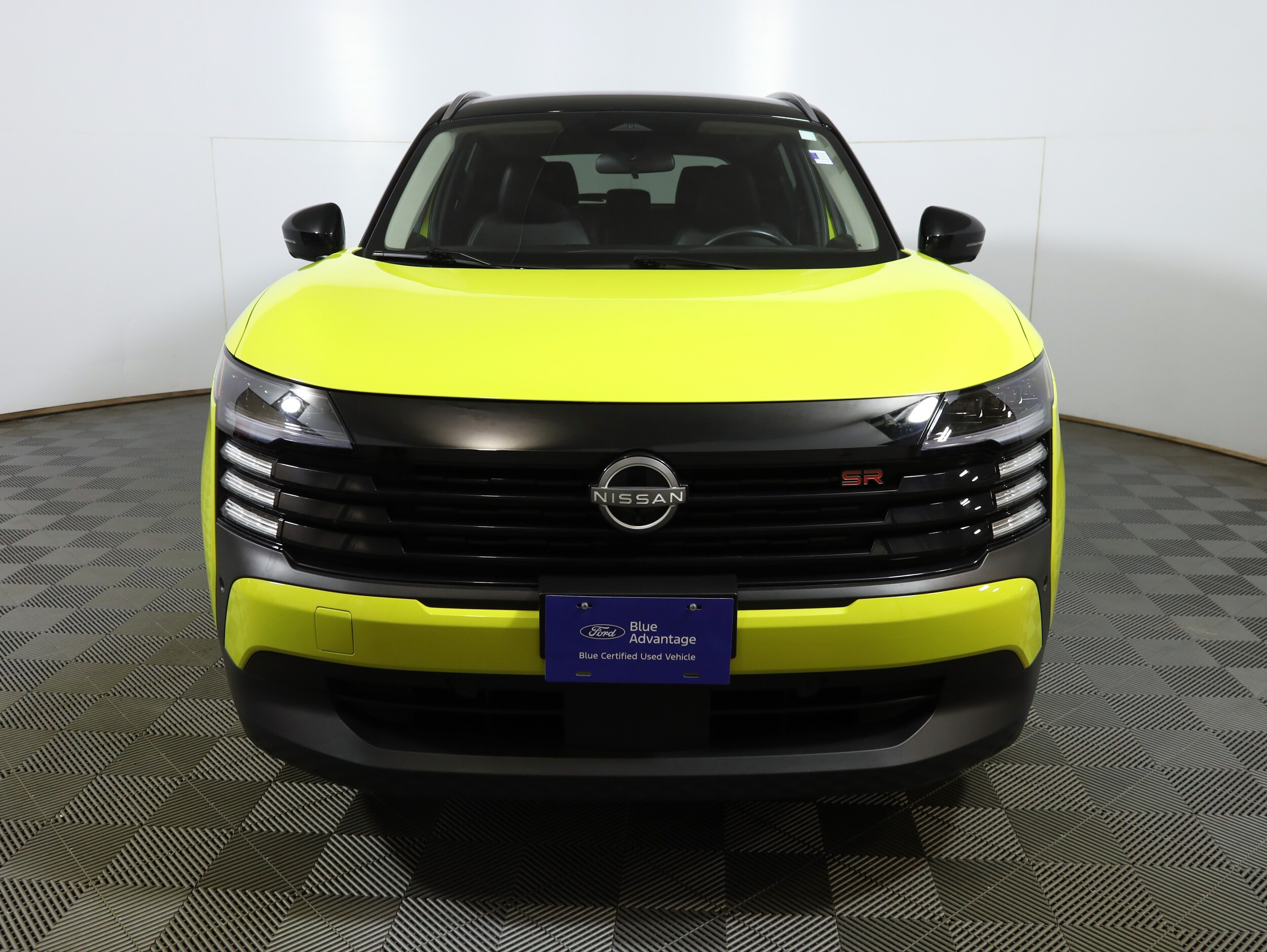 2025 Nissan Kicks SR photo 2