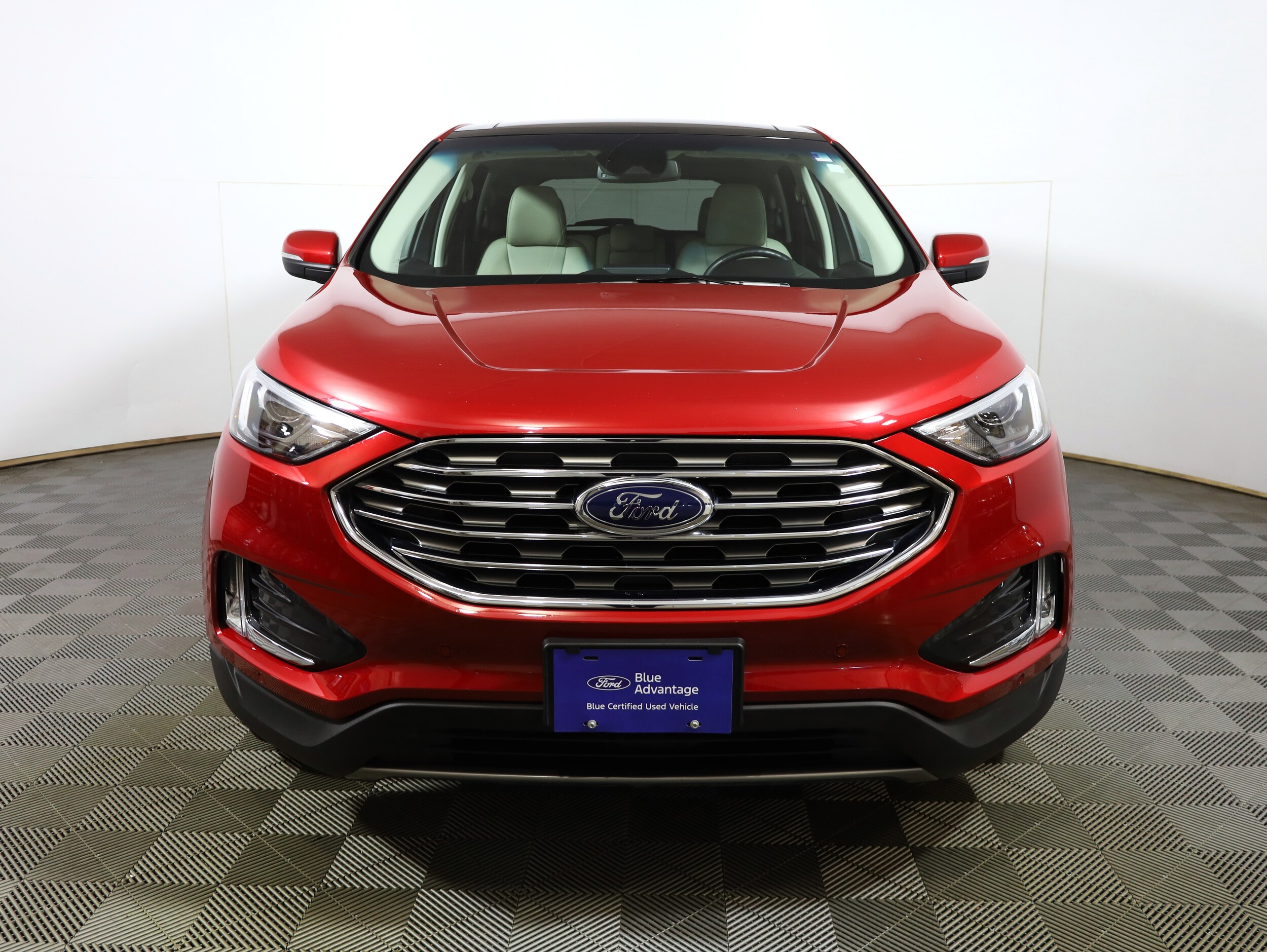 2022 Ford Edge Titanium photo 2