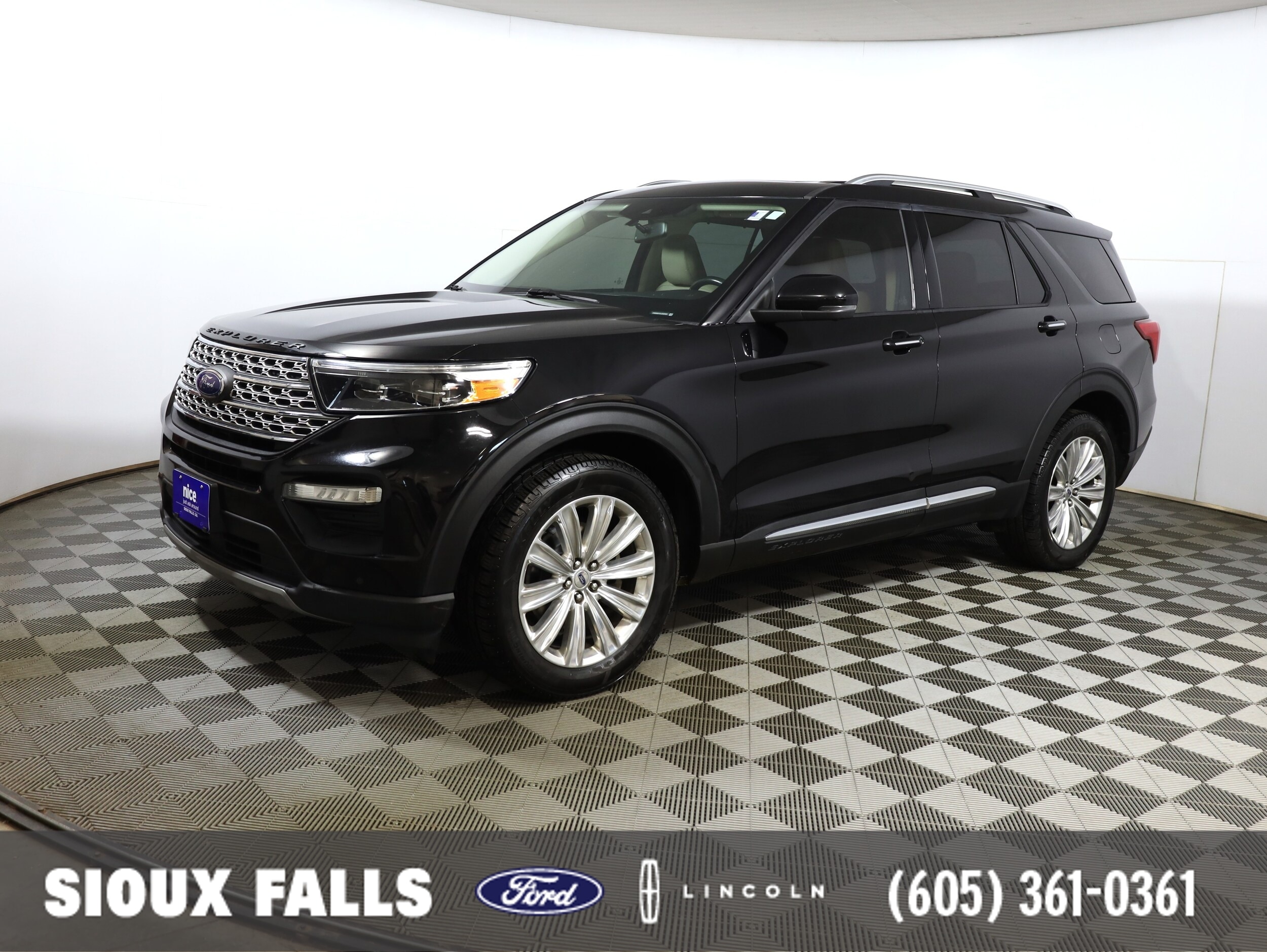 2020 Ford Explorer Limited's photo