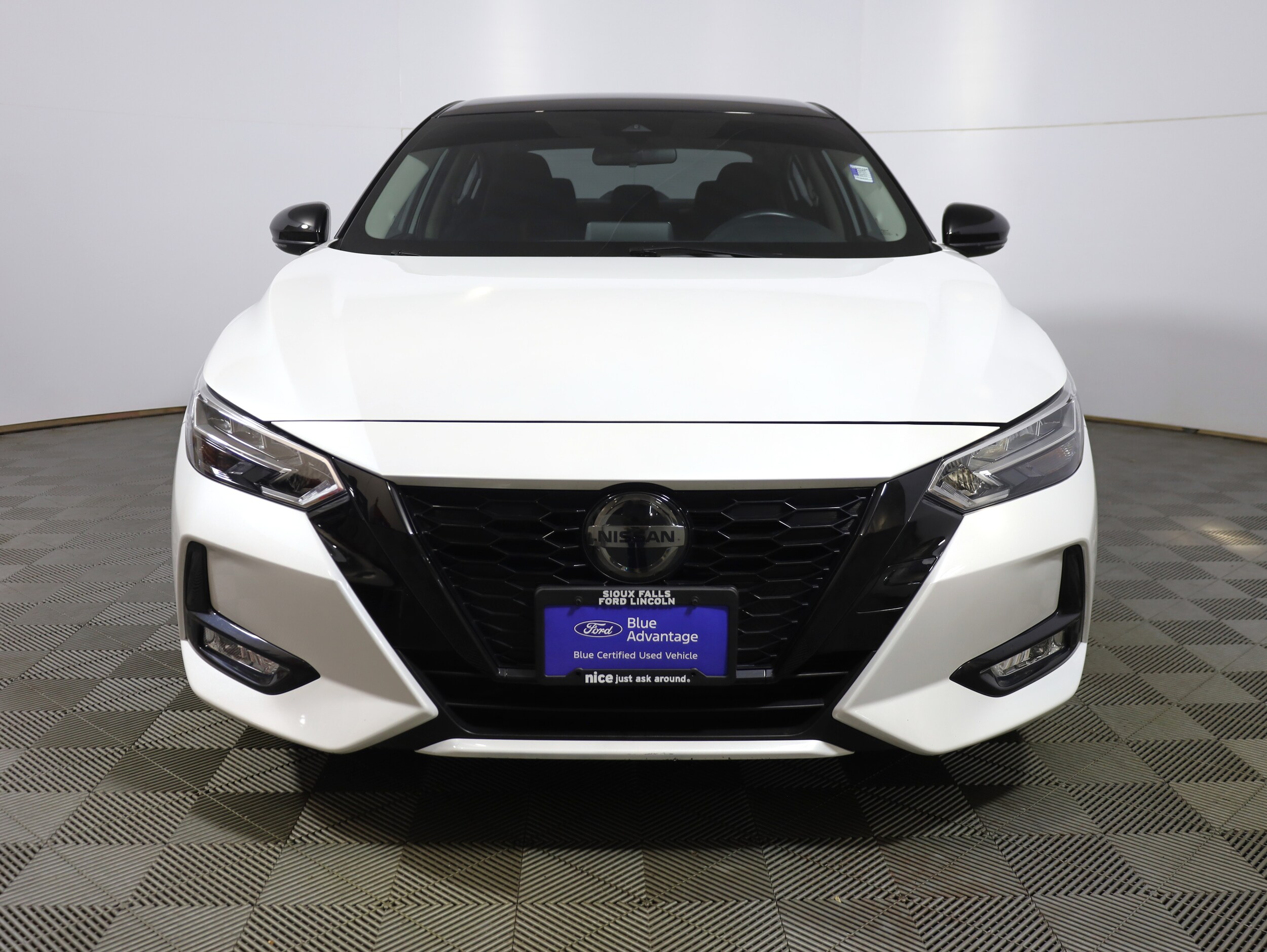 2023 Nissan Sentra SR photo 2