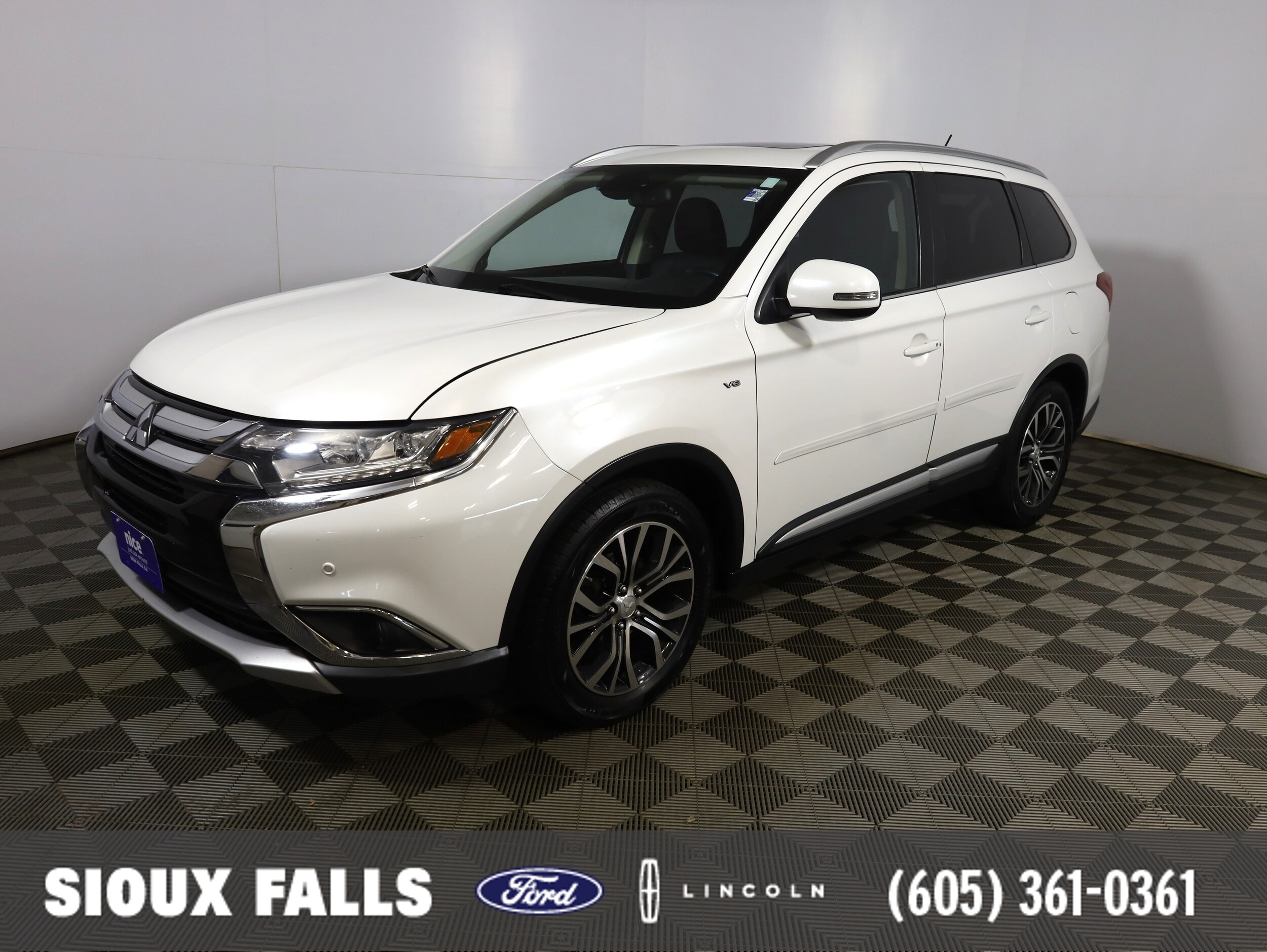 2016 Mitsubishi Outlander GT S-AWC's photo
