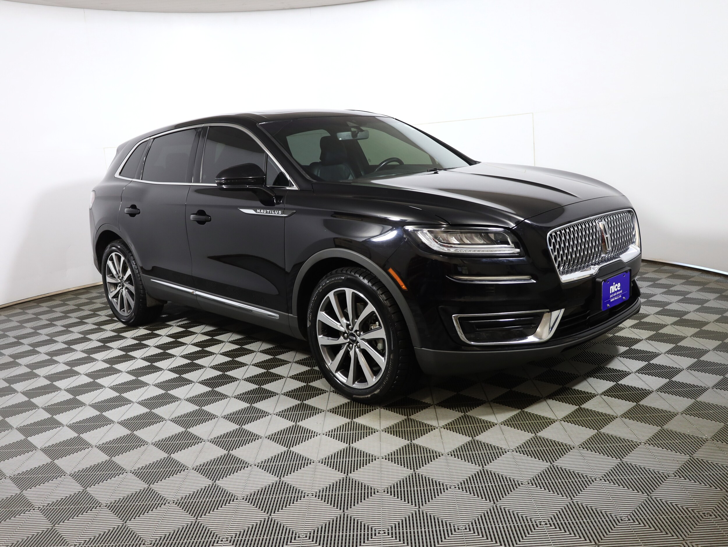 2019 Lincoln Nautilus Select photo 3