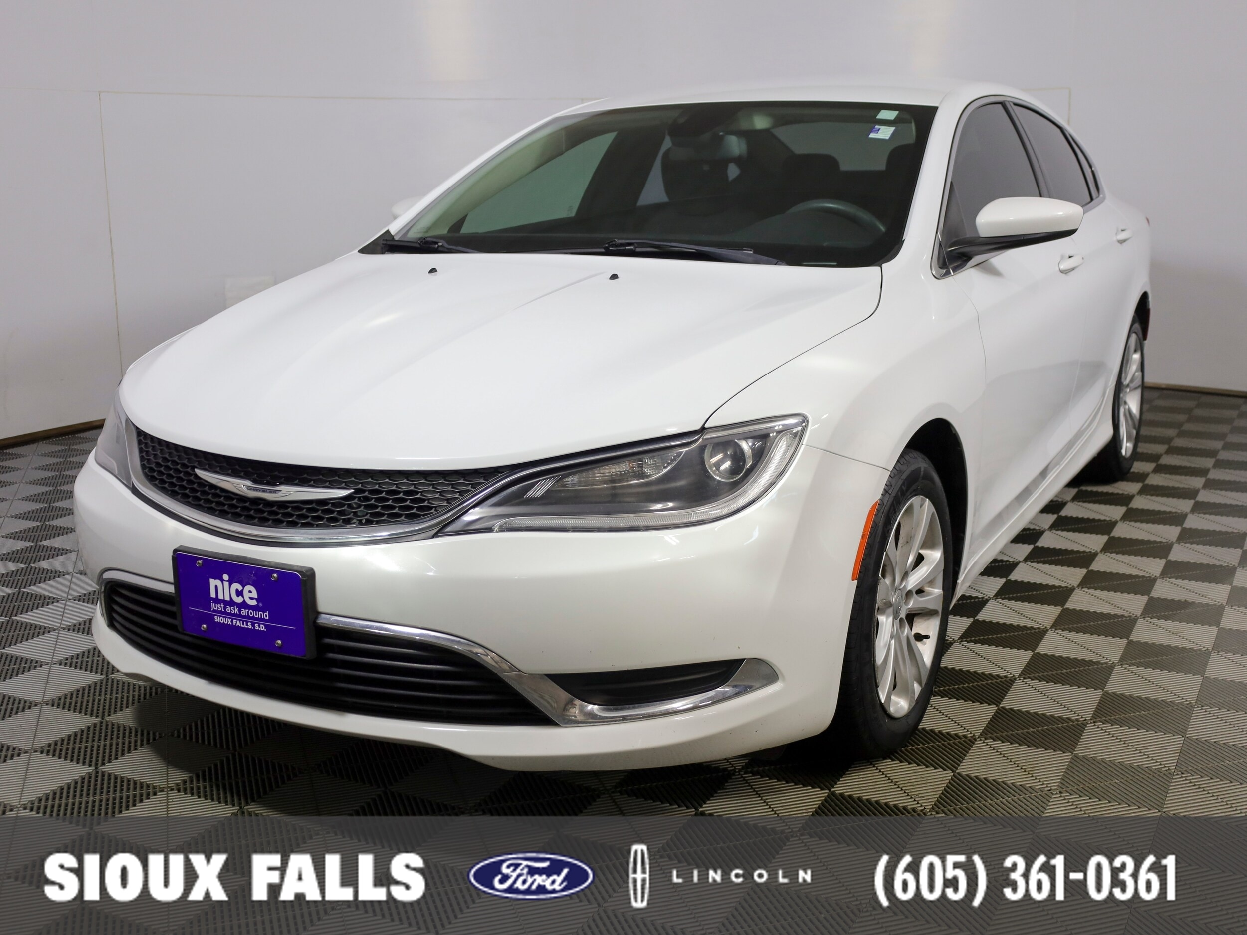  2015 Chrysler 200 Limited Sedan FWD   