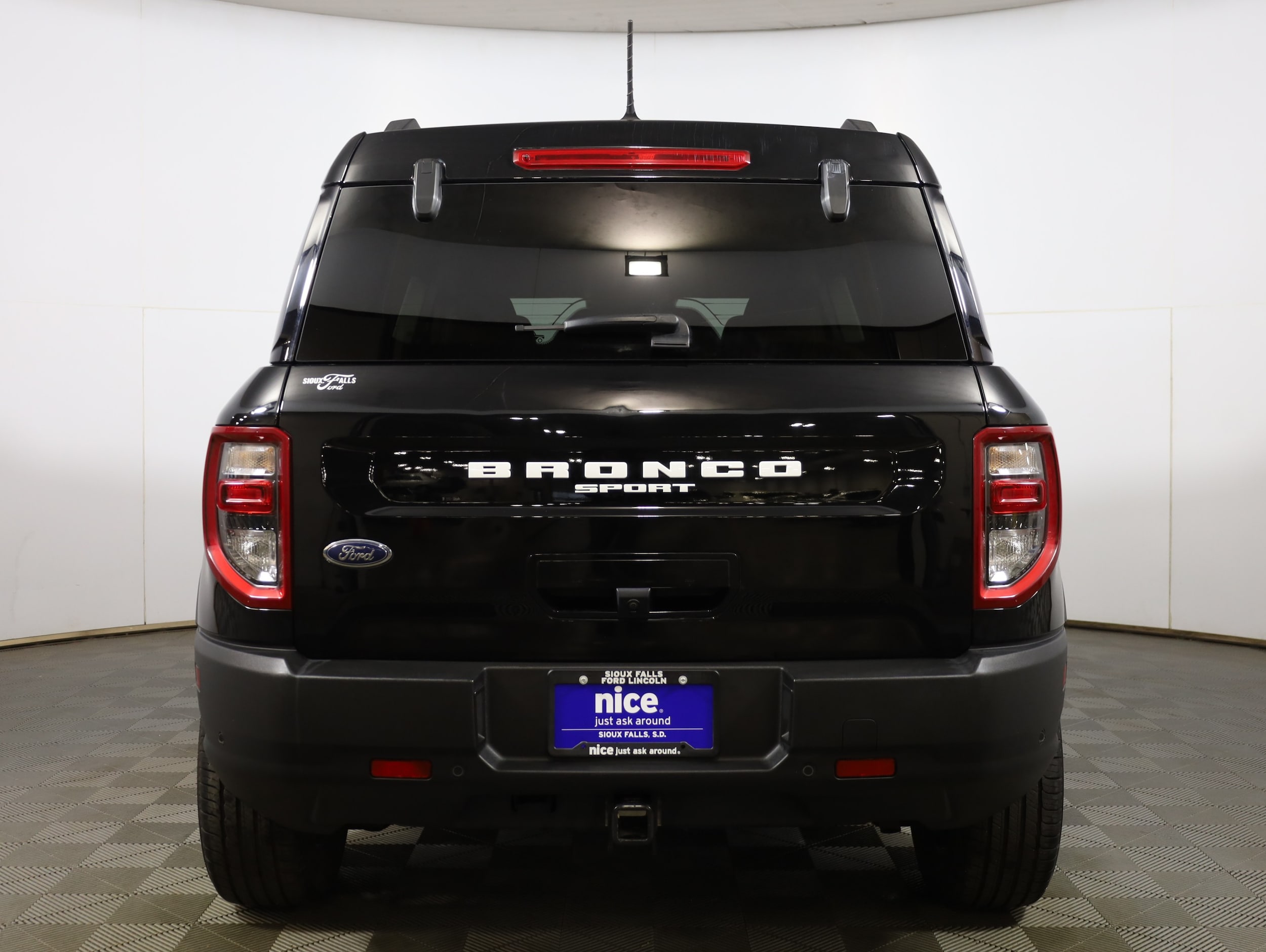 View vehicle photo 5