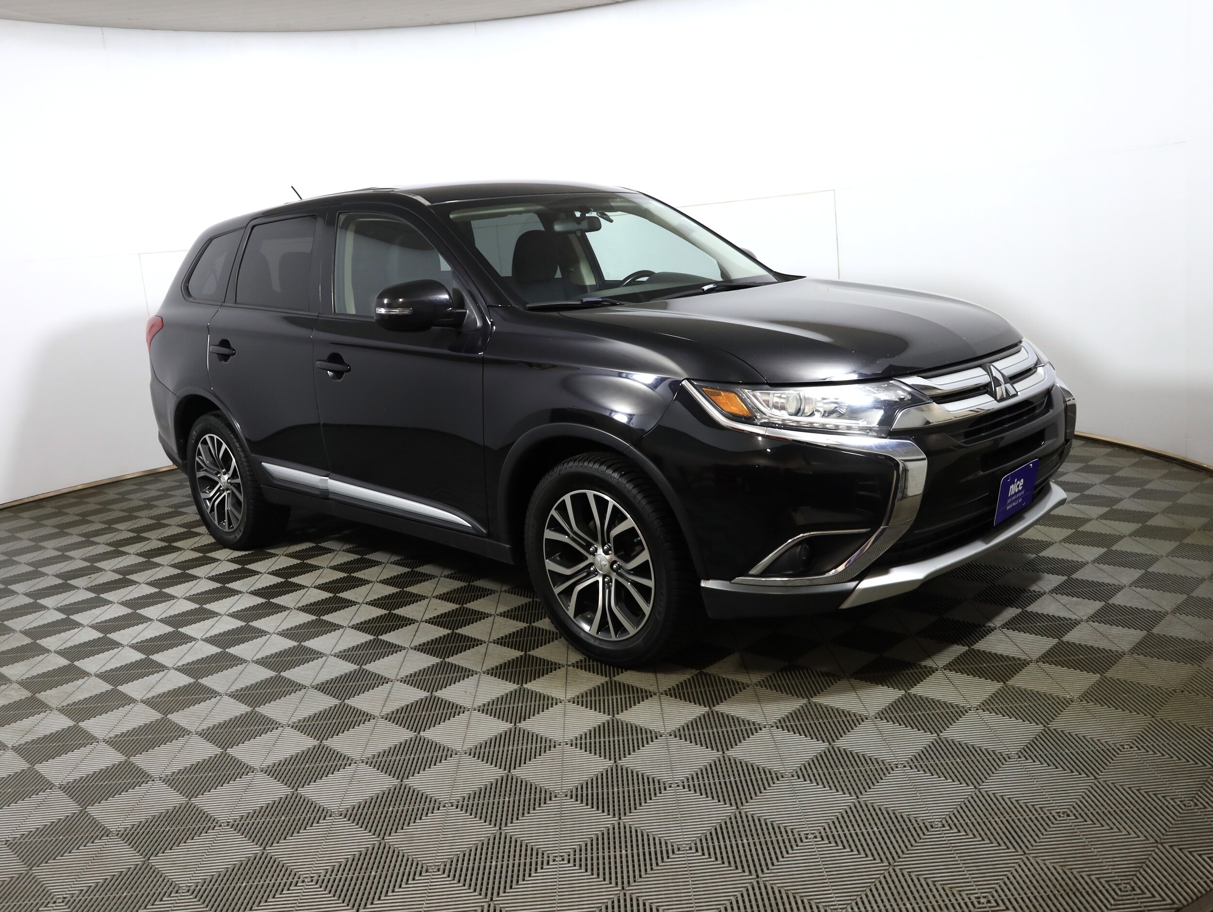 2016 Mitsubishi Outlander SE photo 3