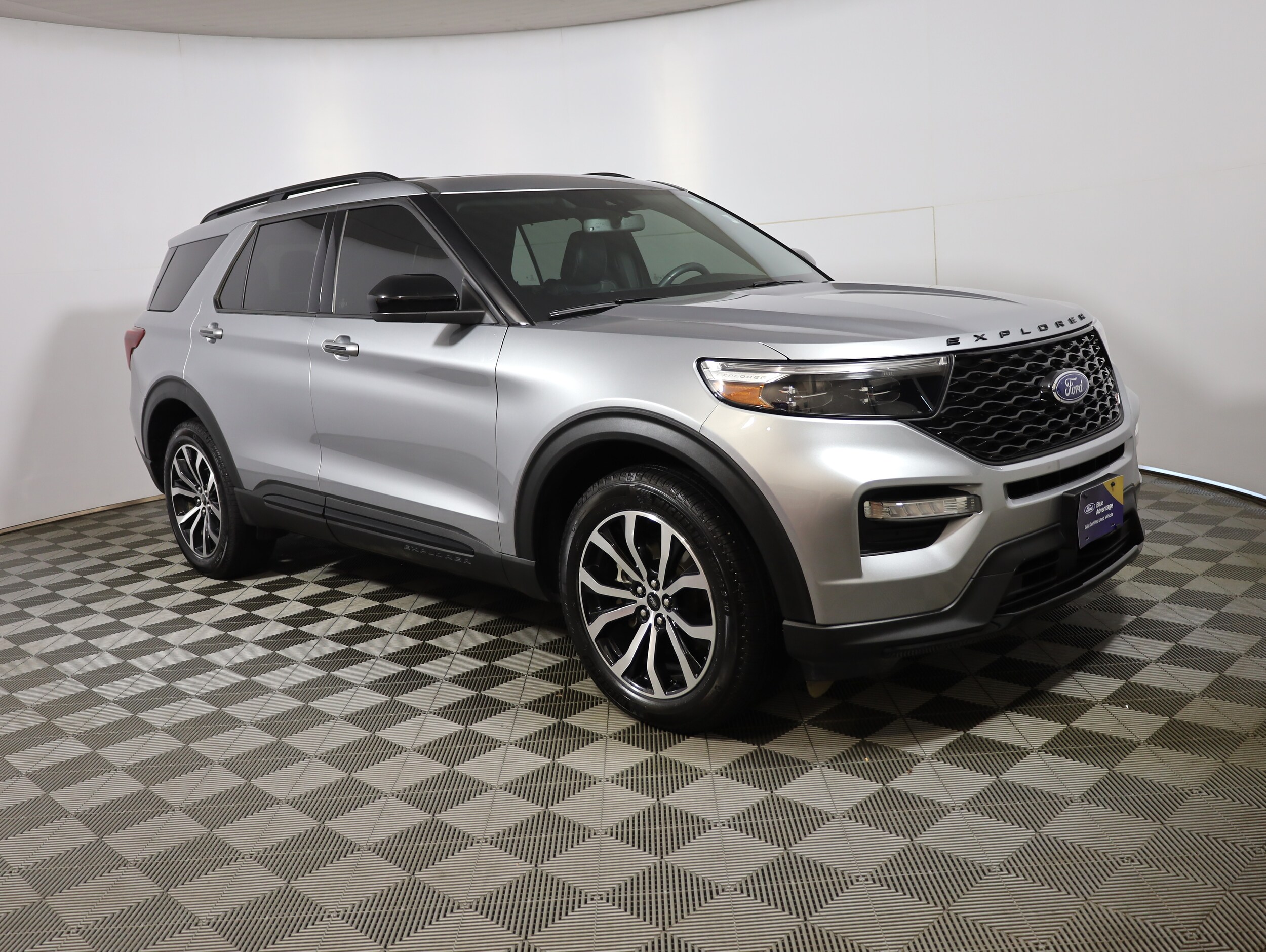 2022 Ford Explorer ST photo 3