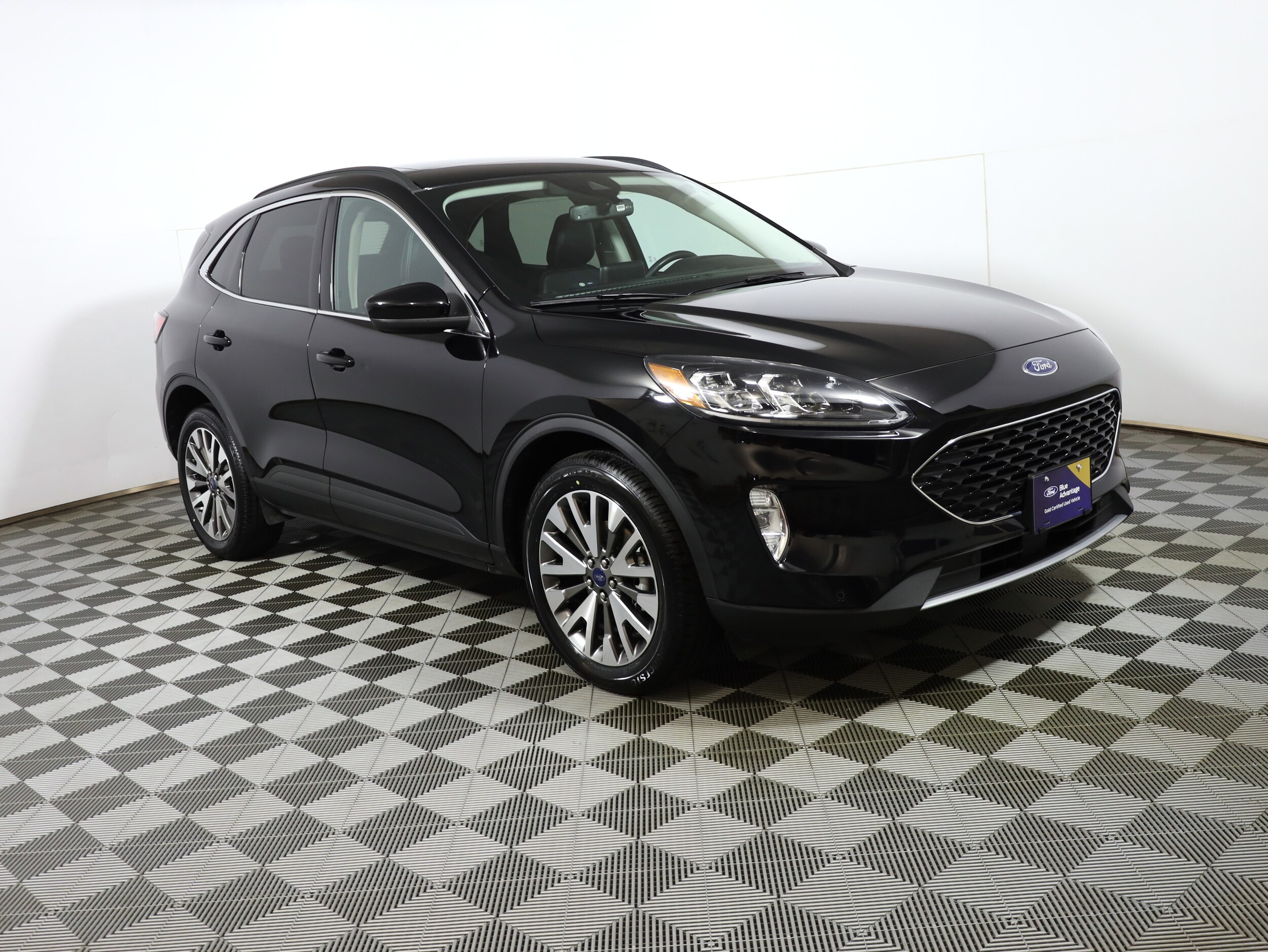 2022 Ford Escape Titanium photo 3