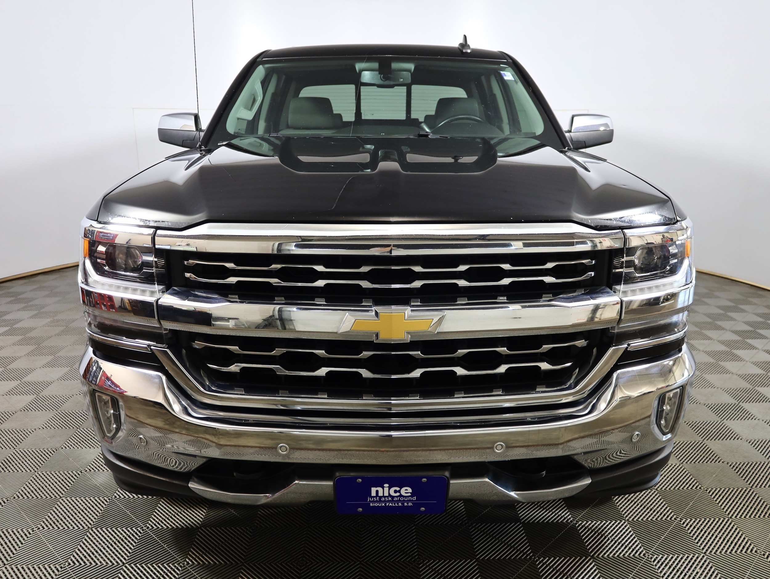 Used 2018 Chevrolet Silverado 1500 LTZ with VIN 3GCUKSEC7JG130820 for sale in Sioux Falls, SD