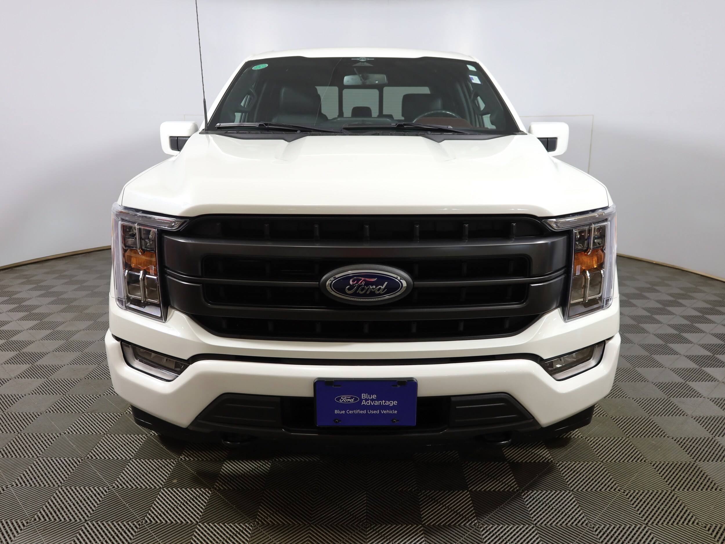 2023 Ford F-150 Lariat photo 2
