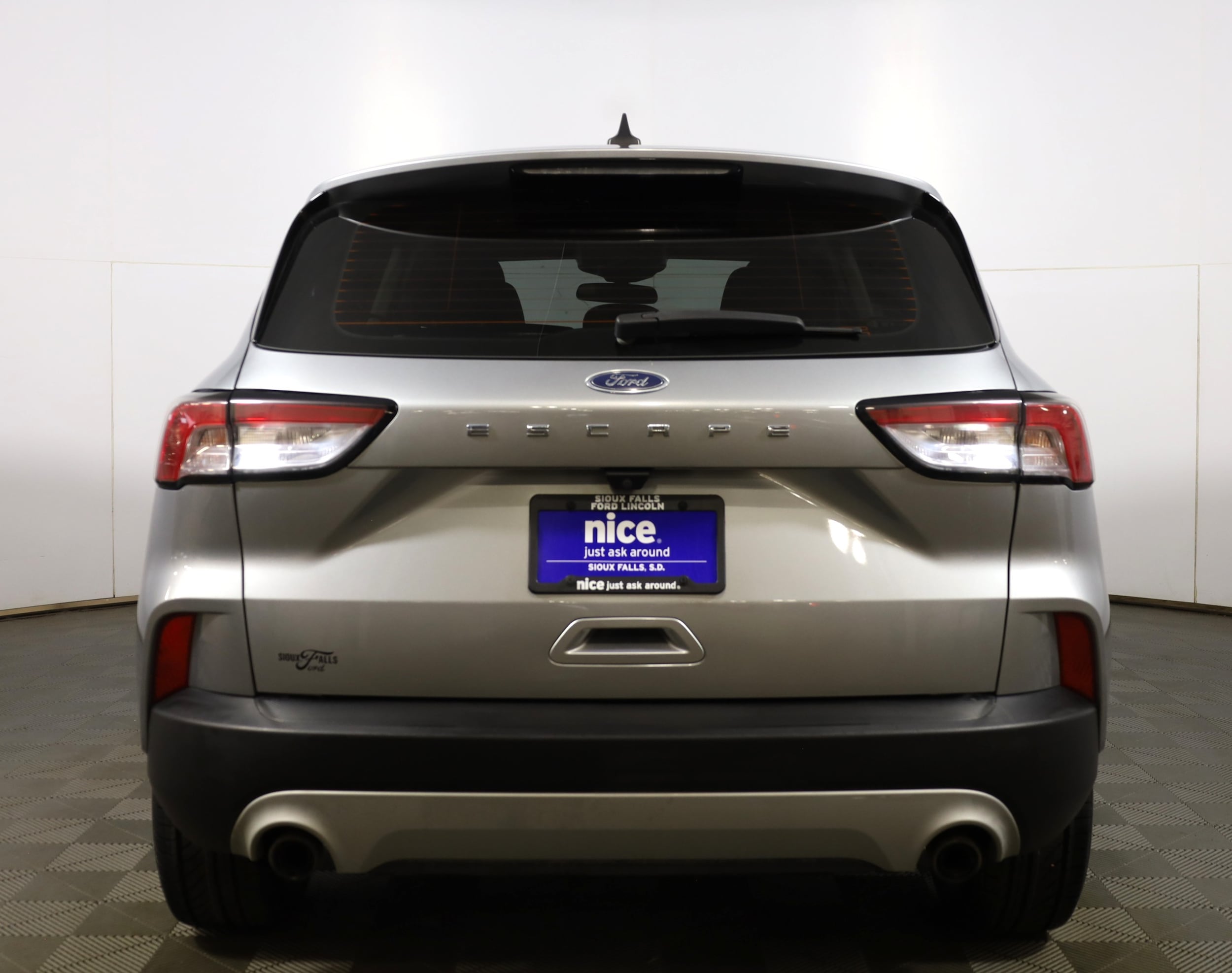 View vehicle photo 5