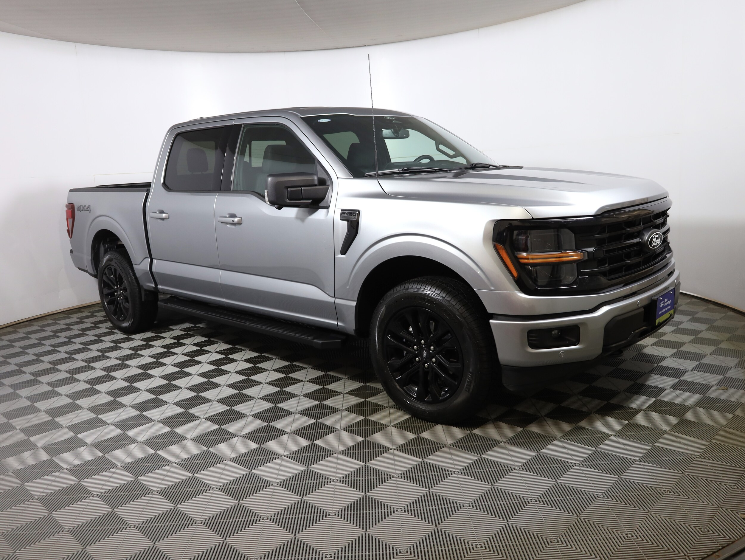 2025 Ford F-150 XLT photo 3