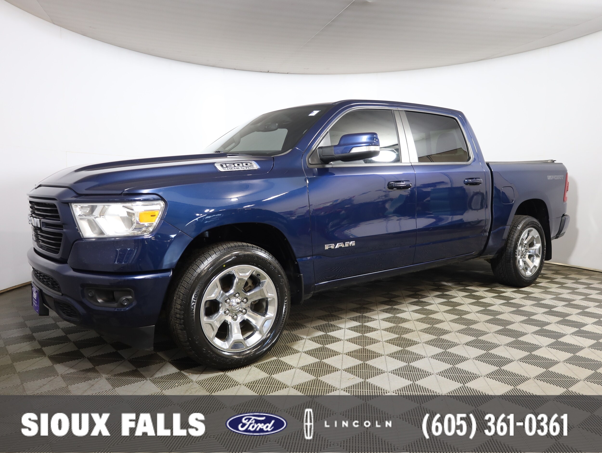 2020 RAM 1500 Big Horn/Lone Star 4x4 Crew Cab 5'7's photo