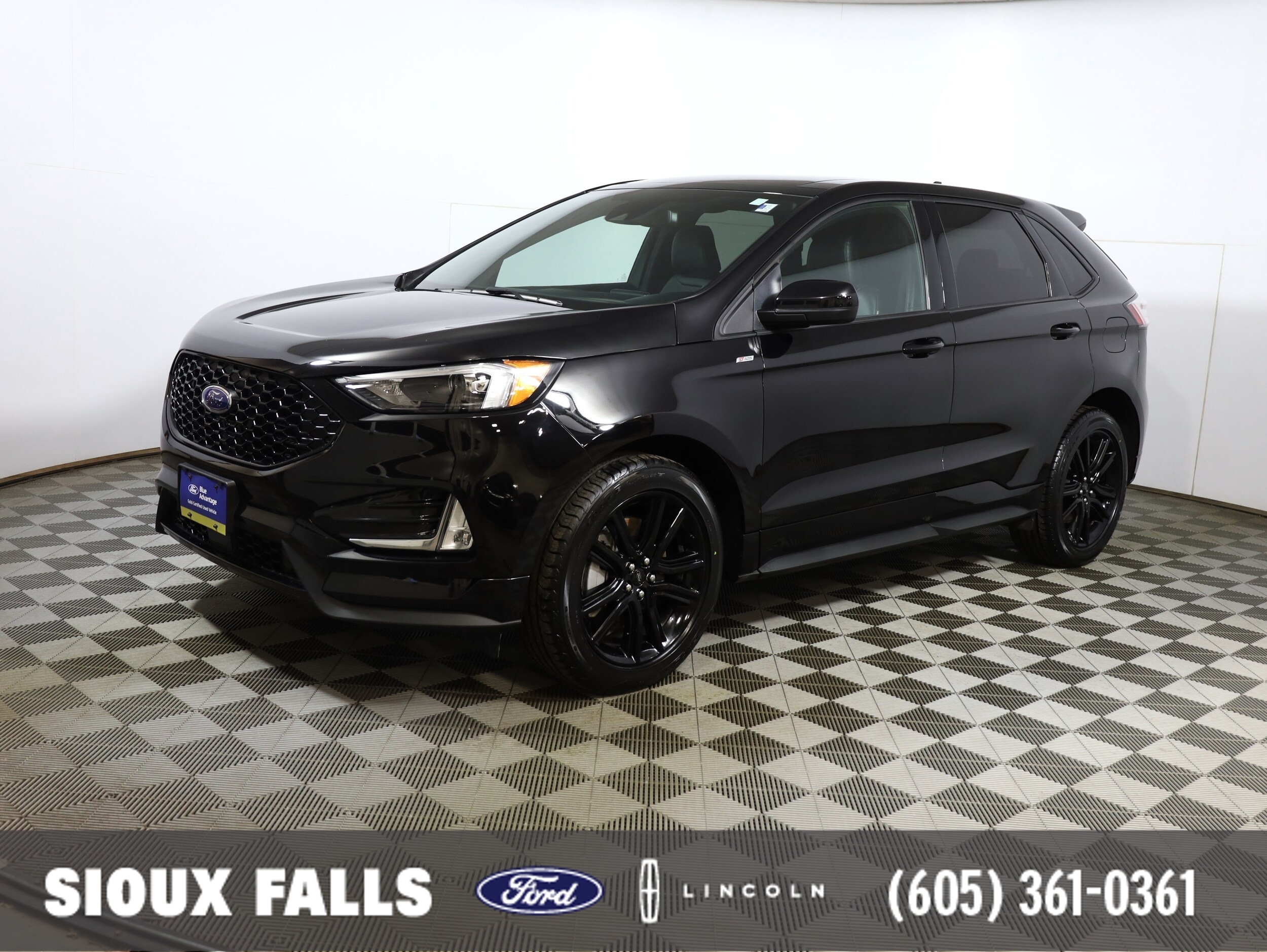 2023 Ford Edge ST-Line's photo