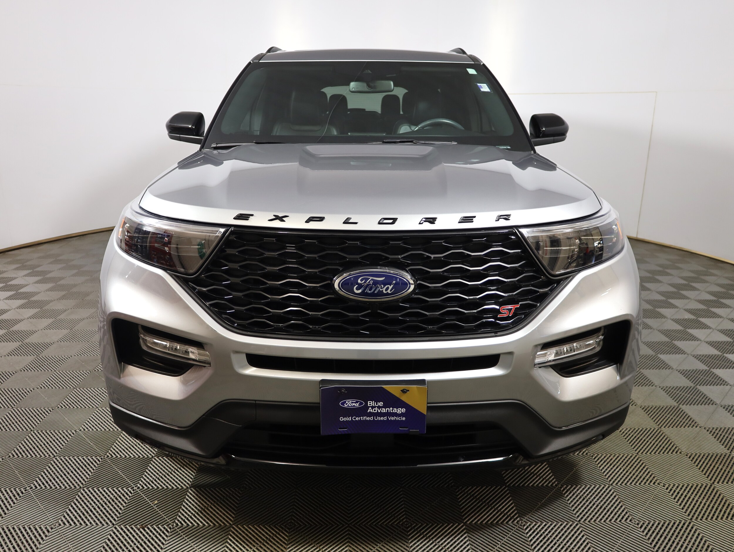 2022 Ford Explorer ST photo 2