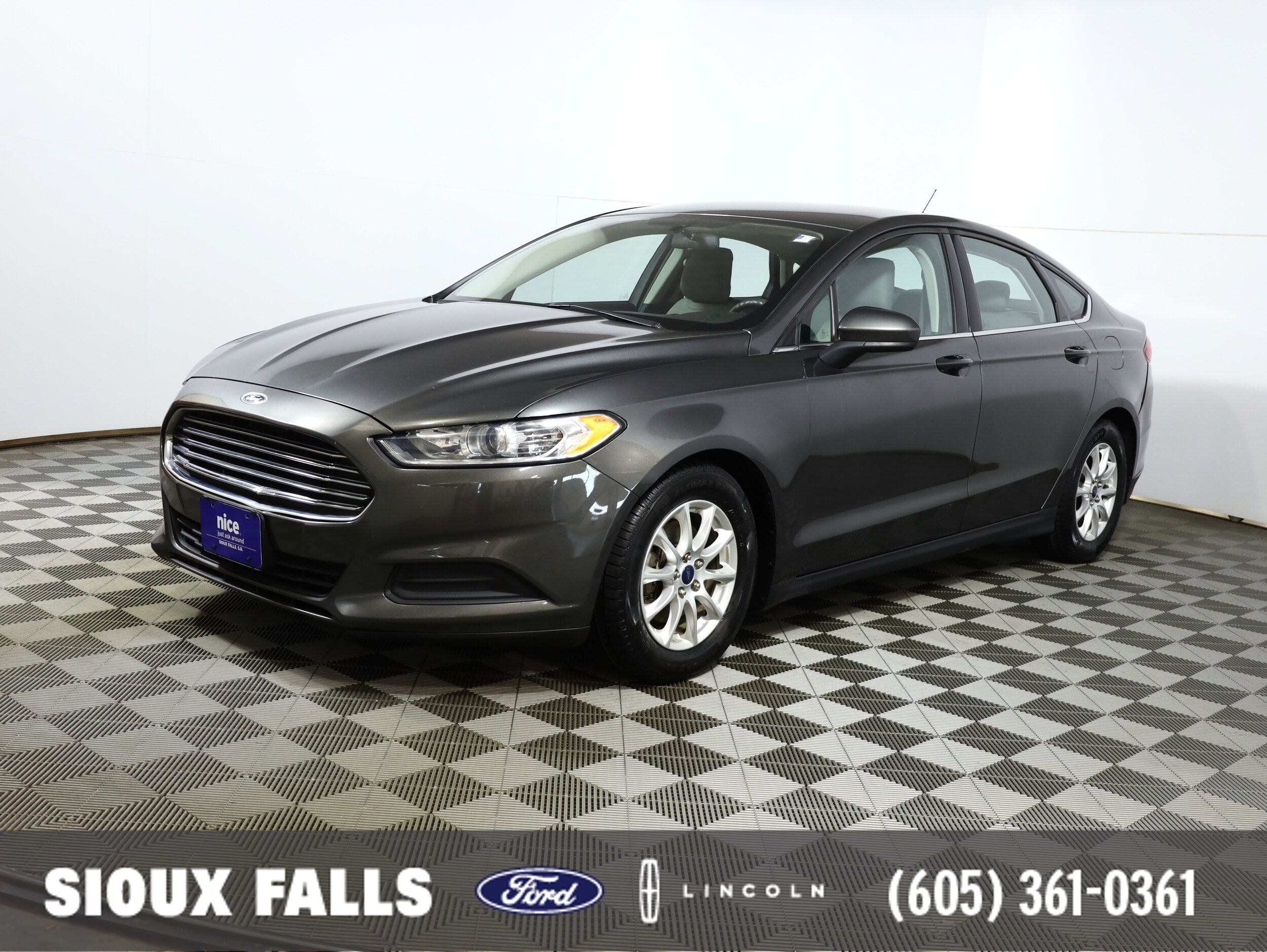 2015 Ford Fusion S's photo