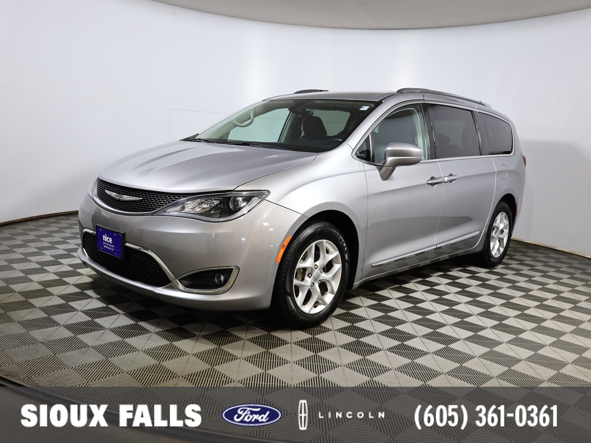 2017 Chrysler Pacifica Touring-L Plus
