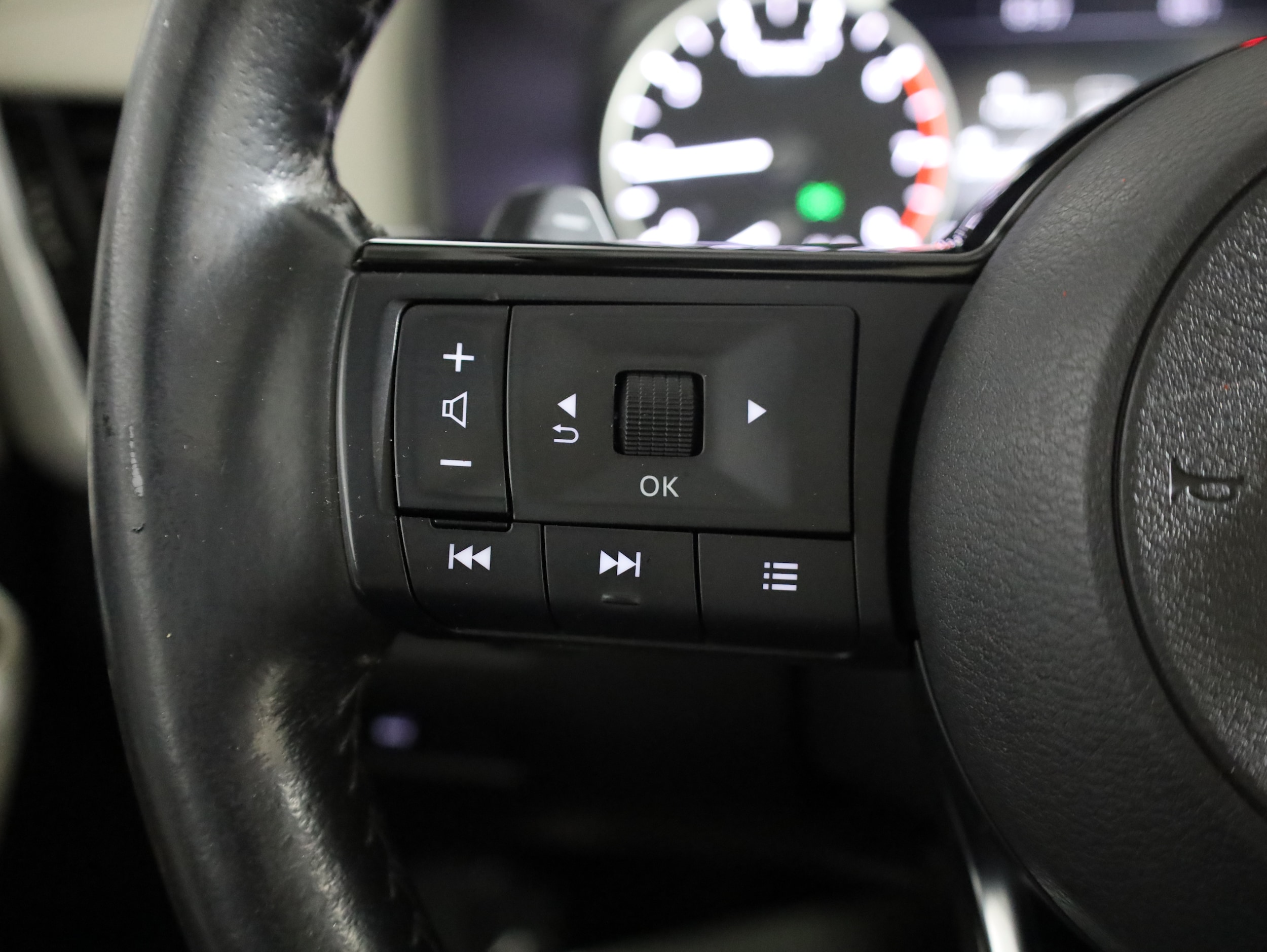 2023 Nissan Rogue SL - Photo 32