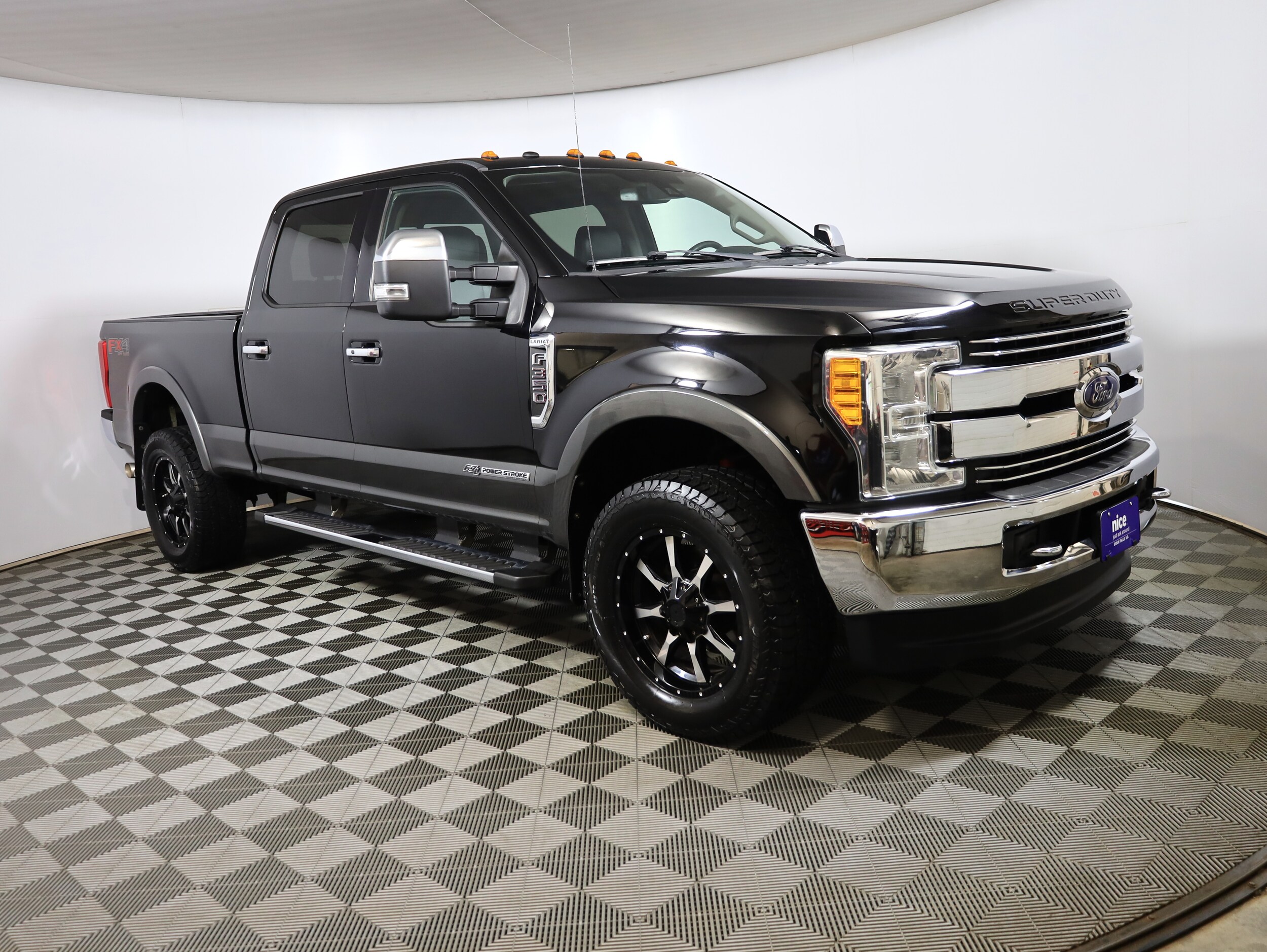 2017 Ford F-350 Lariat photo 3