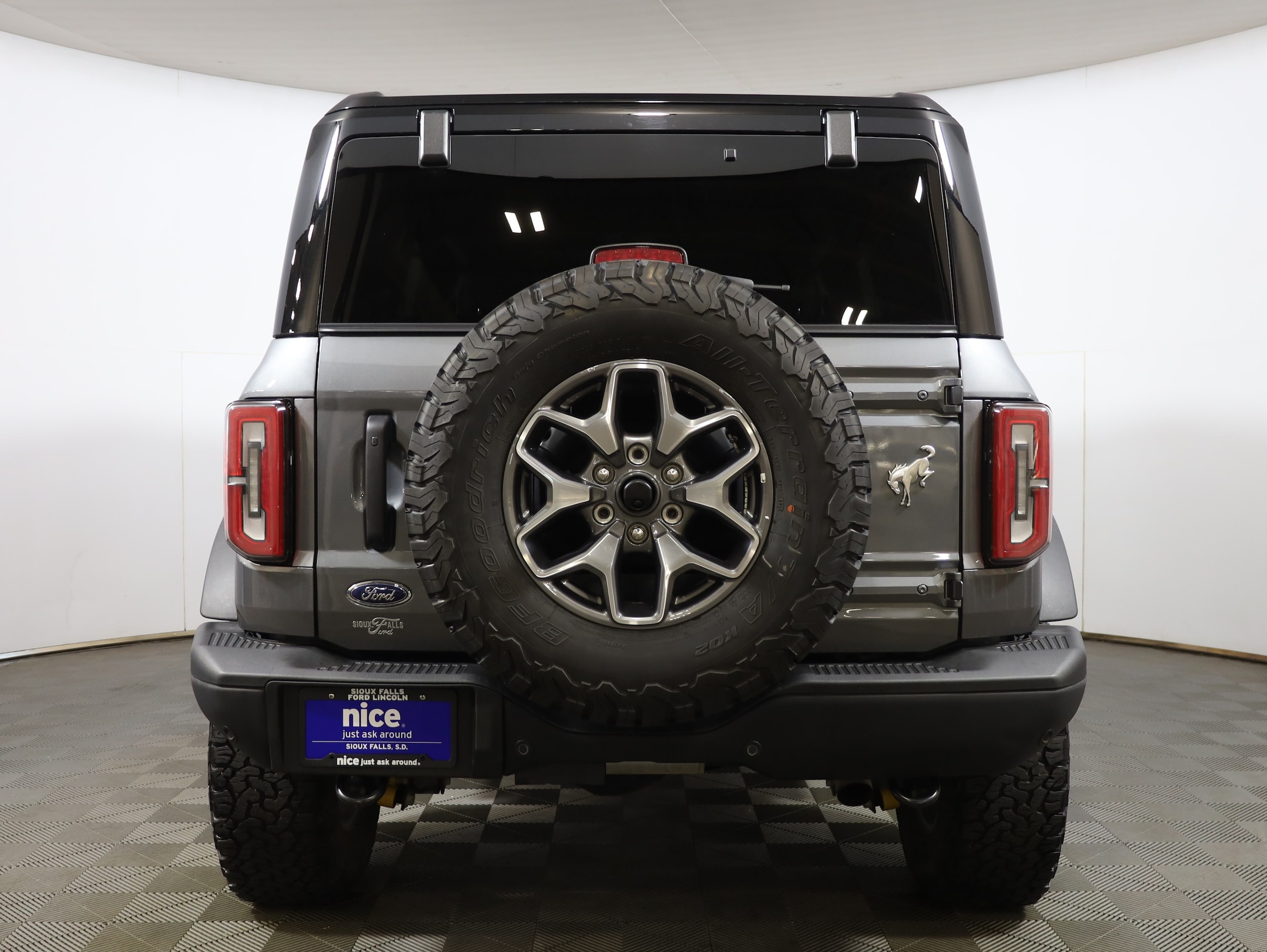 View vehicle photo 6