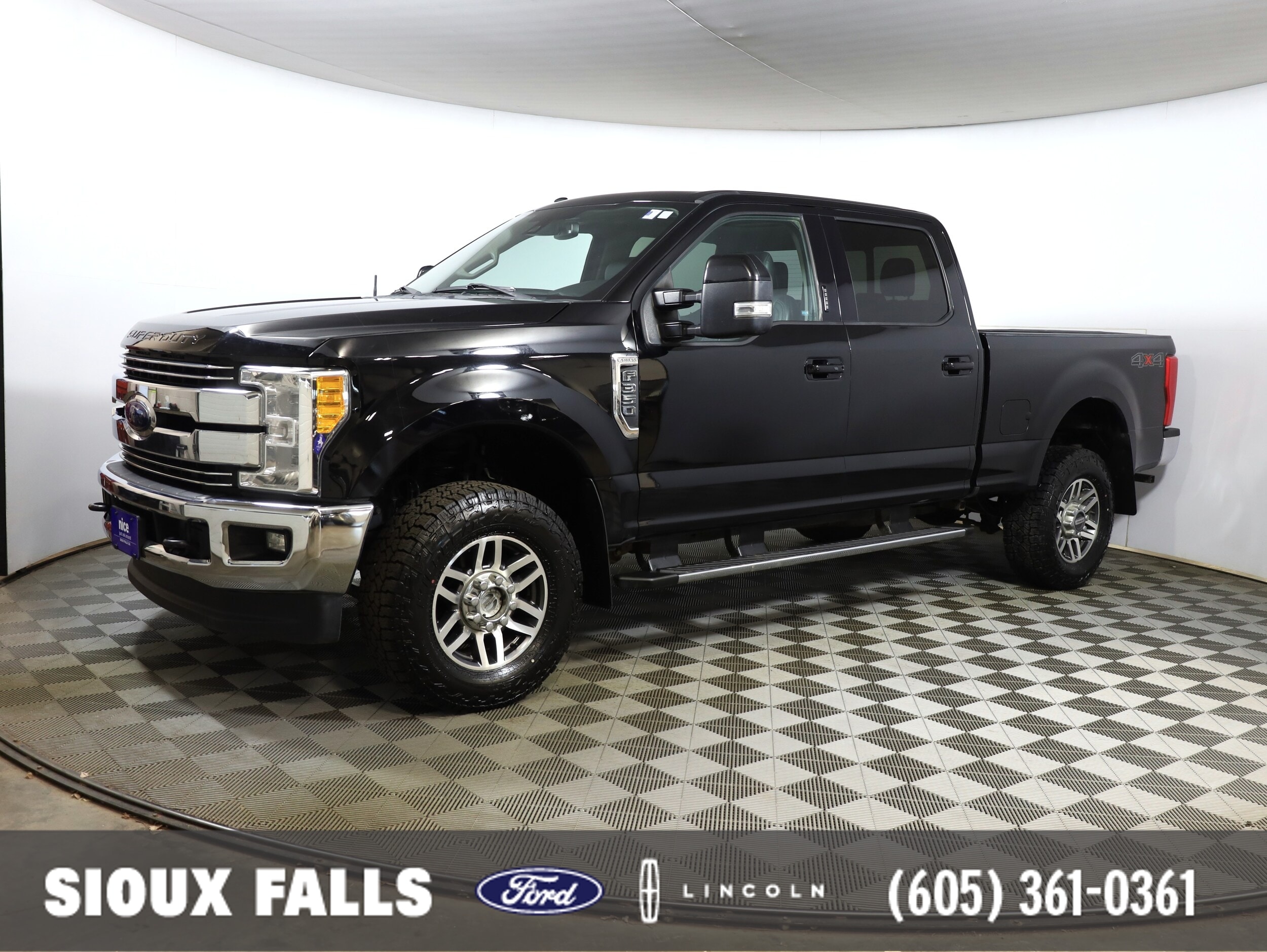 2017 Ford F-350 Super Duty Lariat's photo