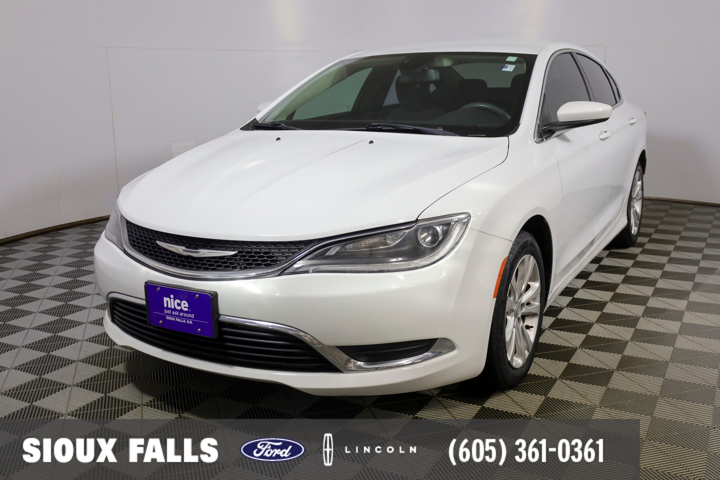  2015 Chrysler 200 Limited Sedan FWD   