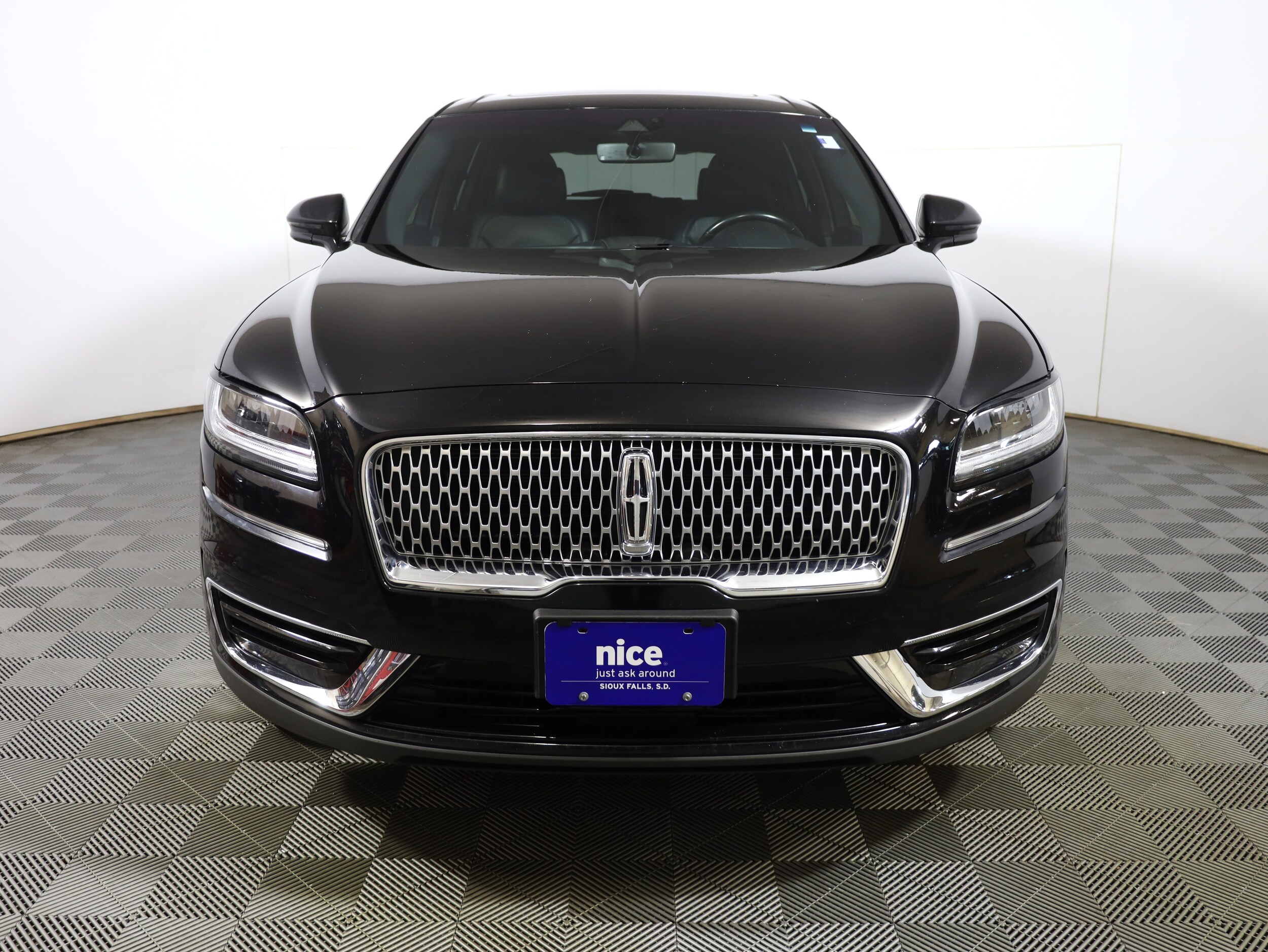 2019 Lincoln Nautilus Select photo 2