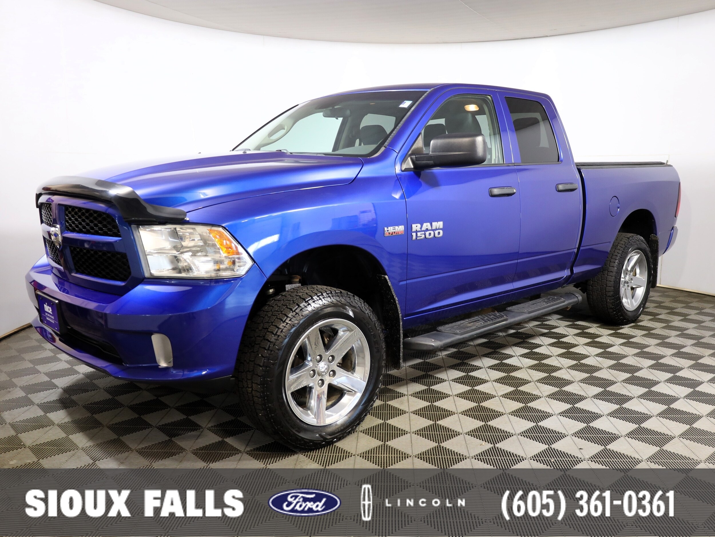 2017 RAM 1500 Express 4x4 Quad Cab 6'4's photo