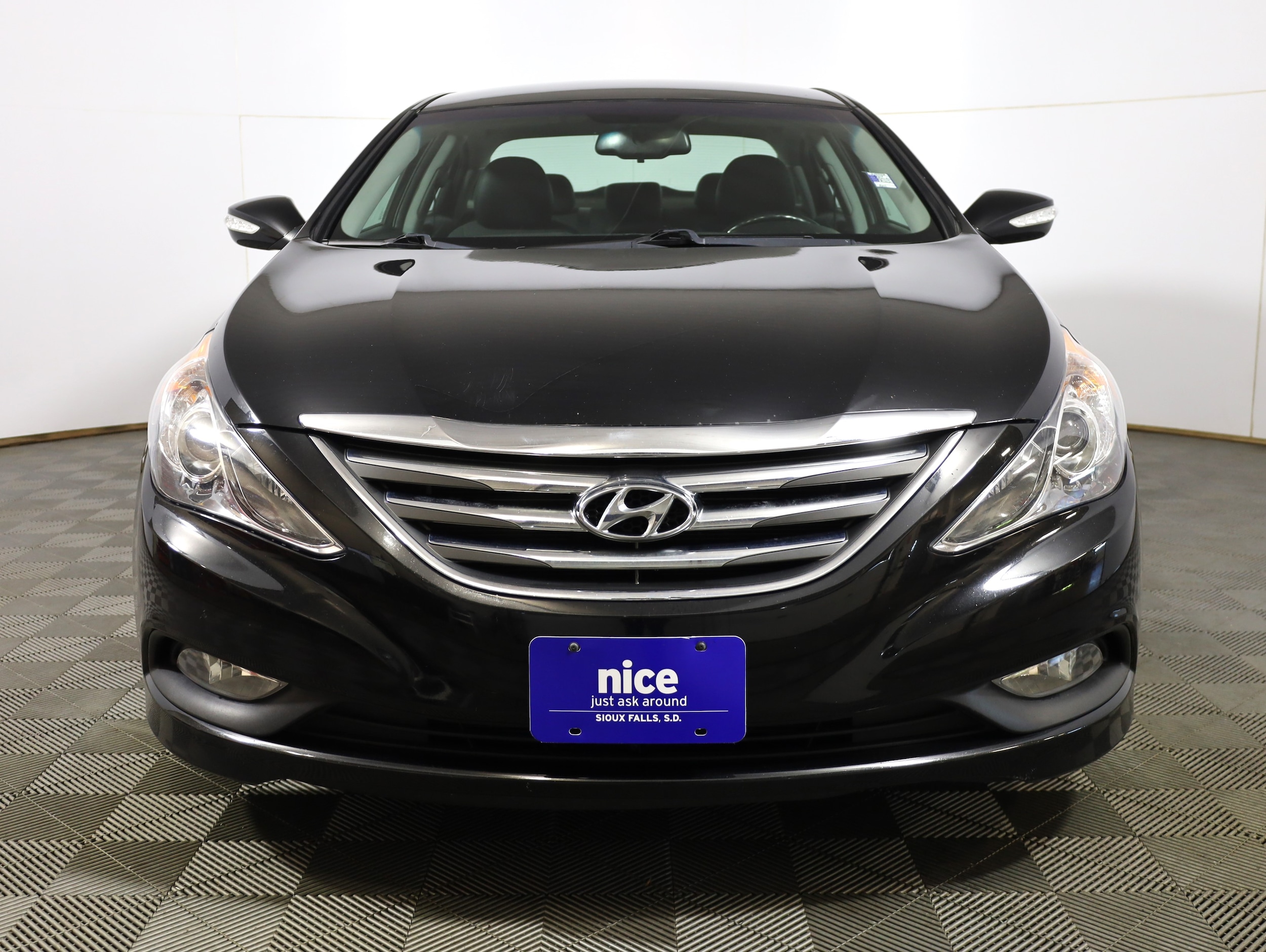 Used 2014 Hyundai Sonata SE with VIN 5NPEC4ACXEH892362 for sale in Sioux Falls, SD