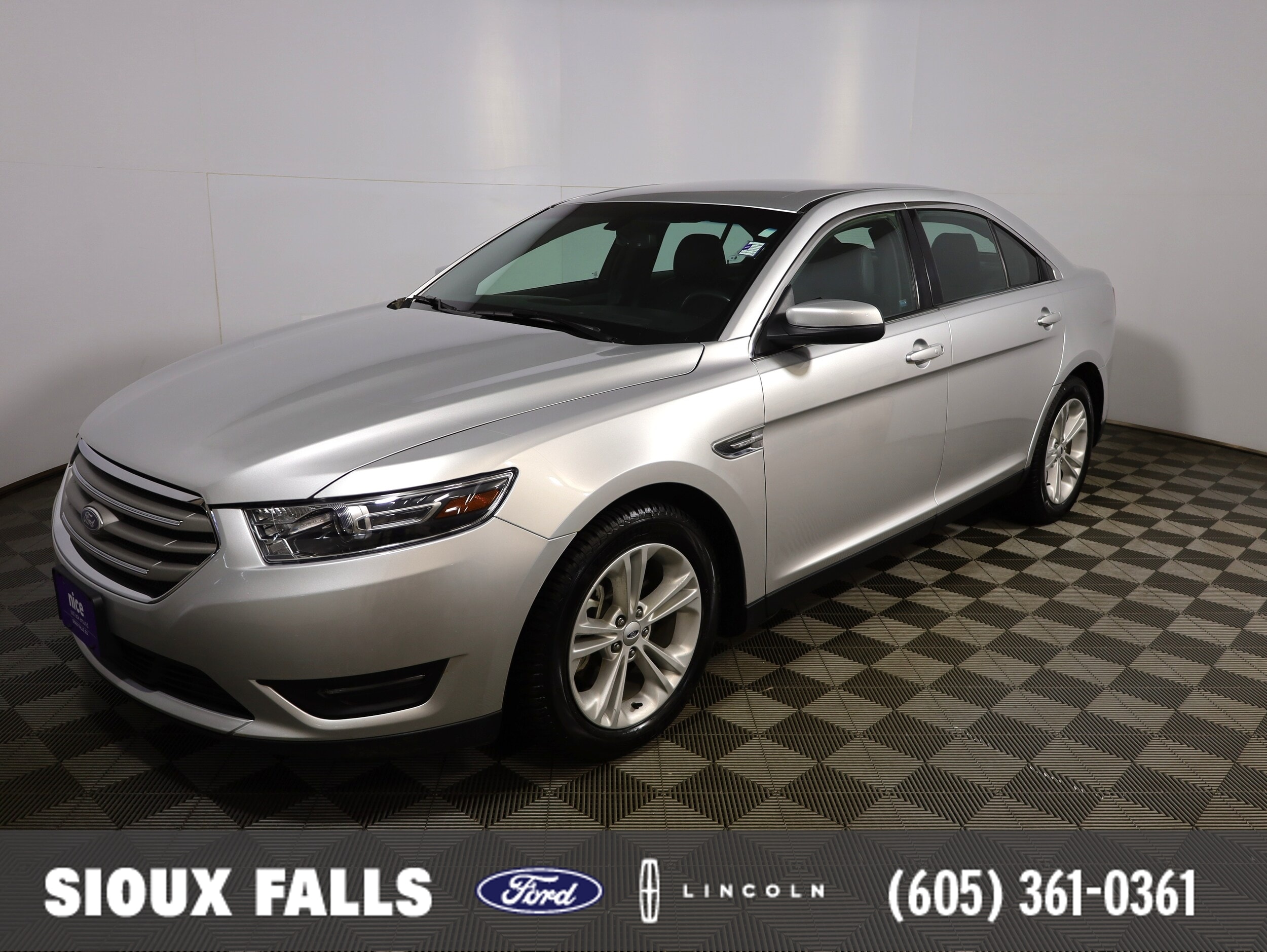 2016 Ford Taurus SEL FWD's photo