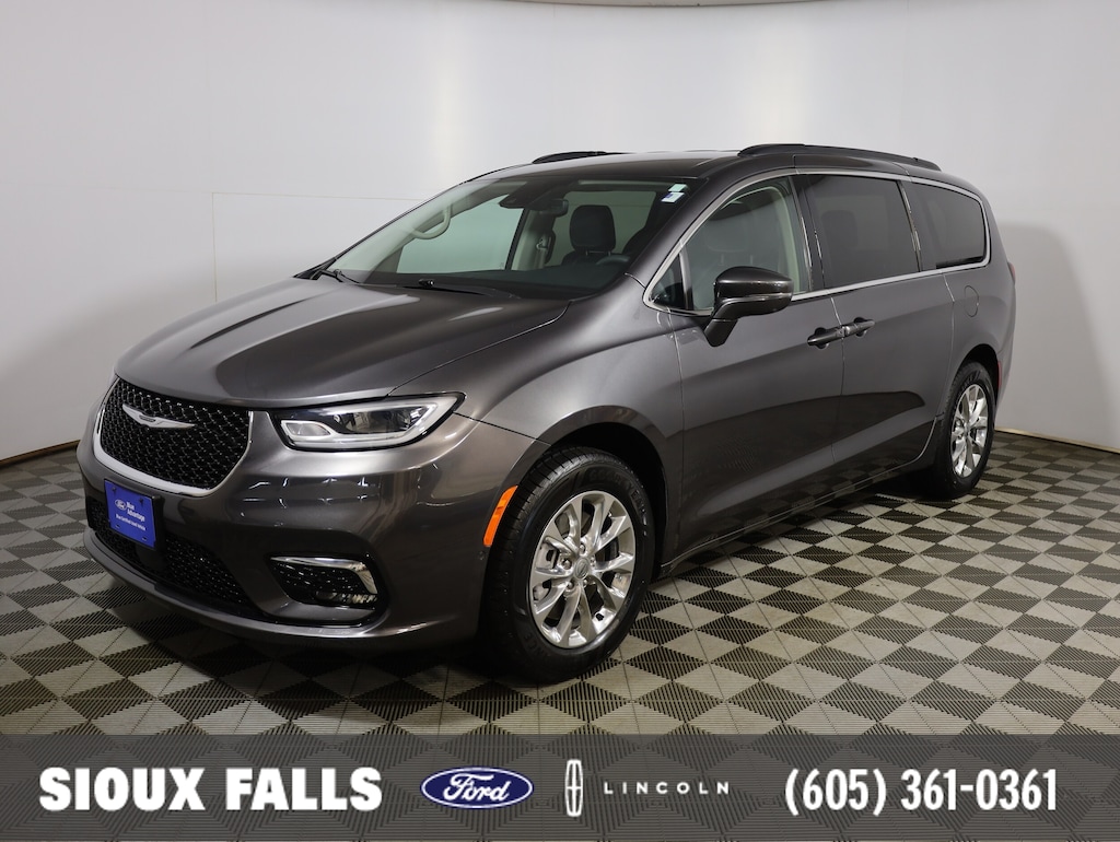 Certified 2022 Chrysler Pacifica Touring L Minivan/Van