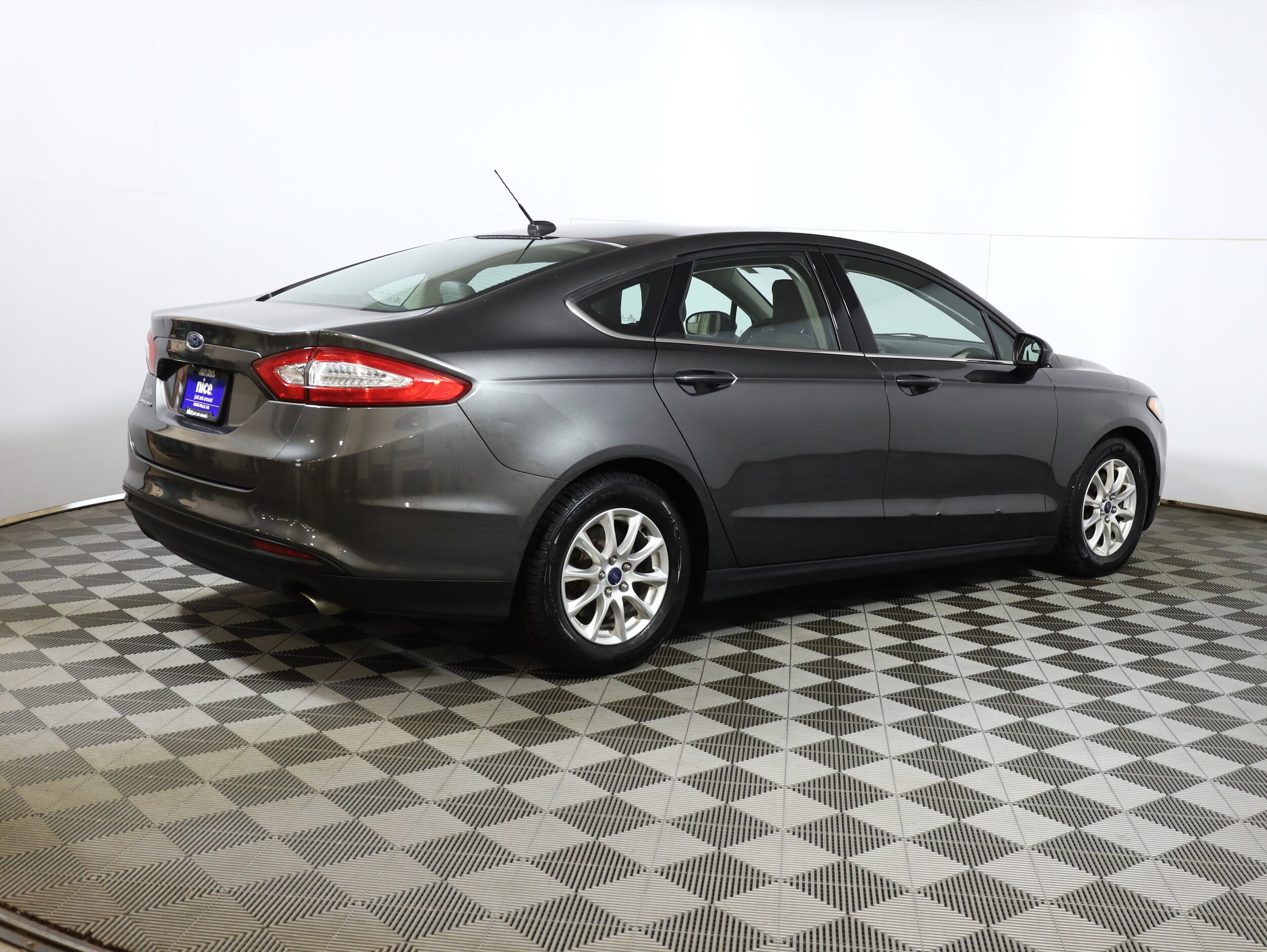 2015 Ford Fusion S photo 4