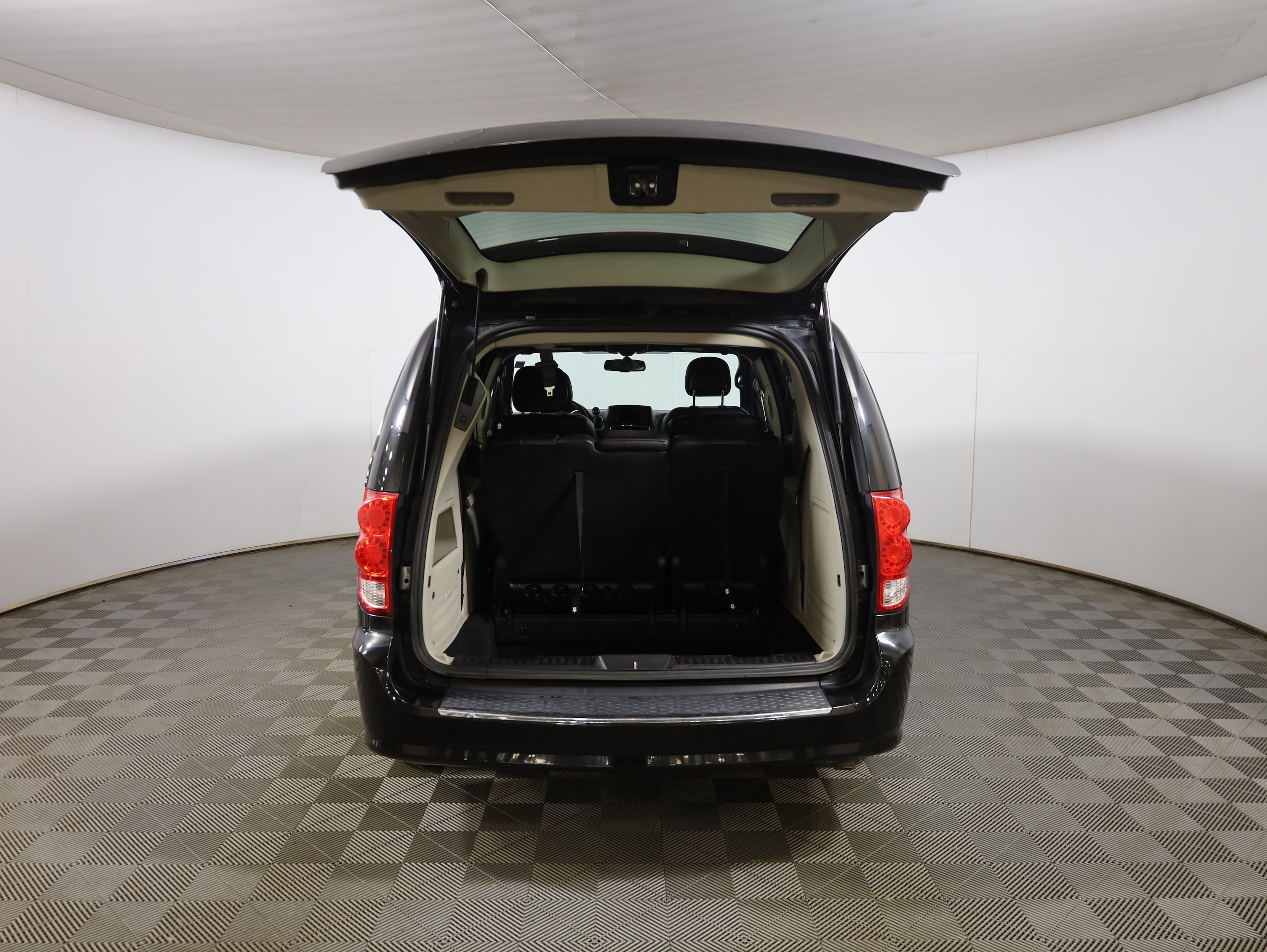 2017 Dodge Grand Caravan SXT - Photo 29