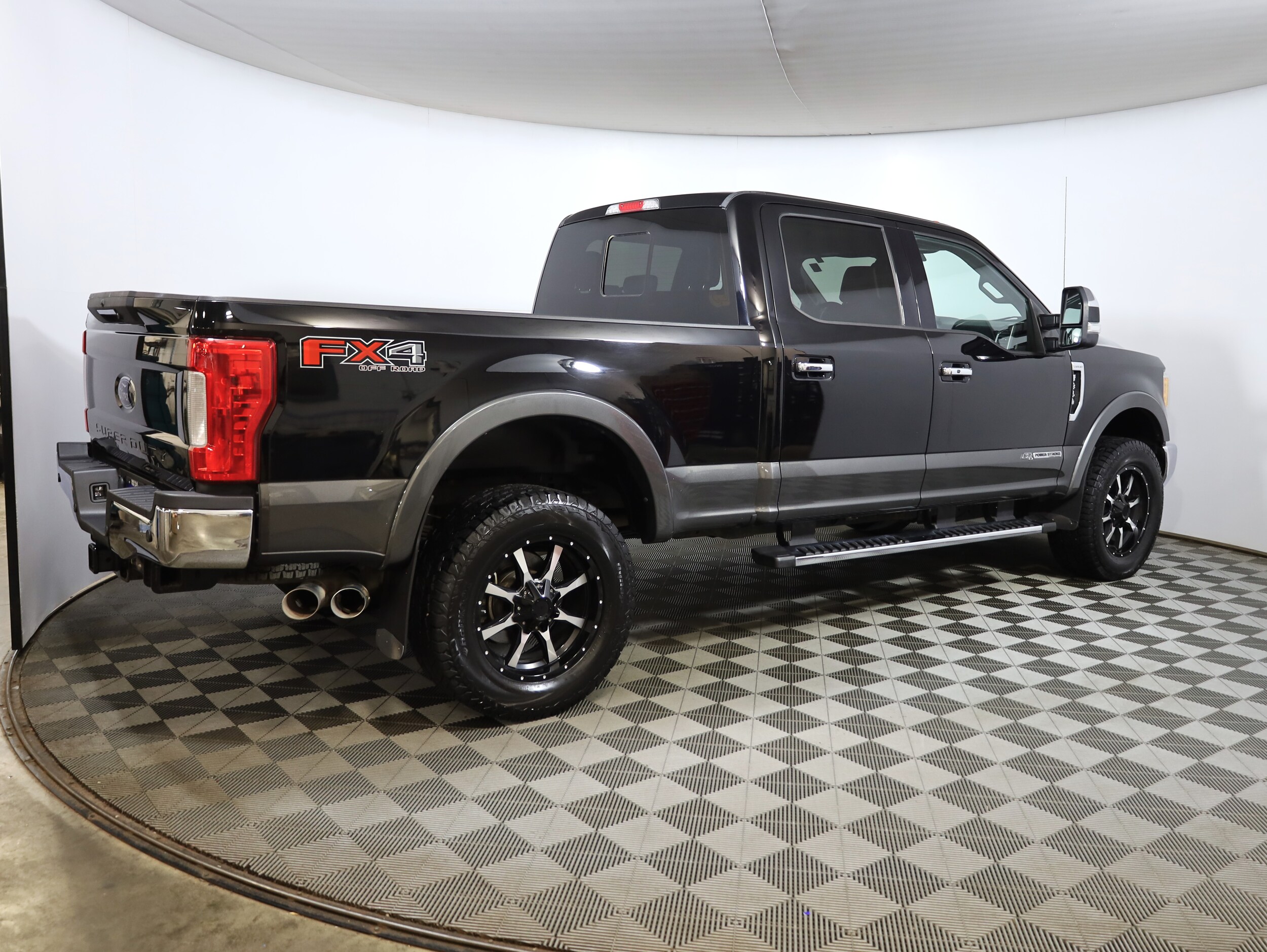 2017 Ford F-350 Lariat photo 4