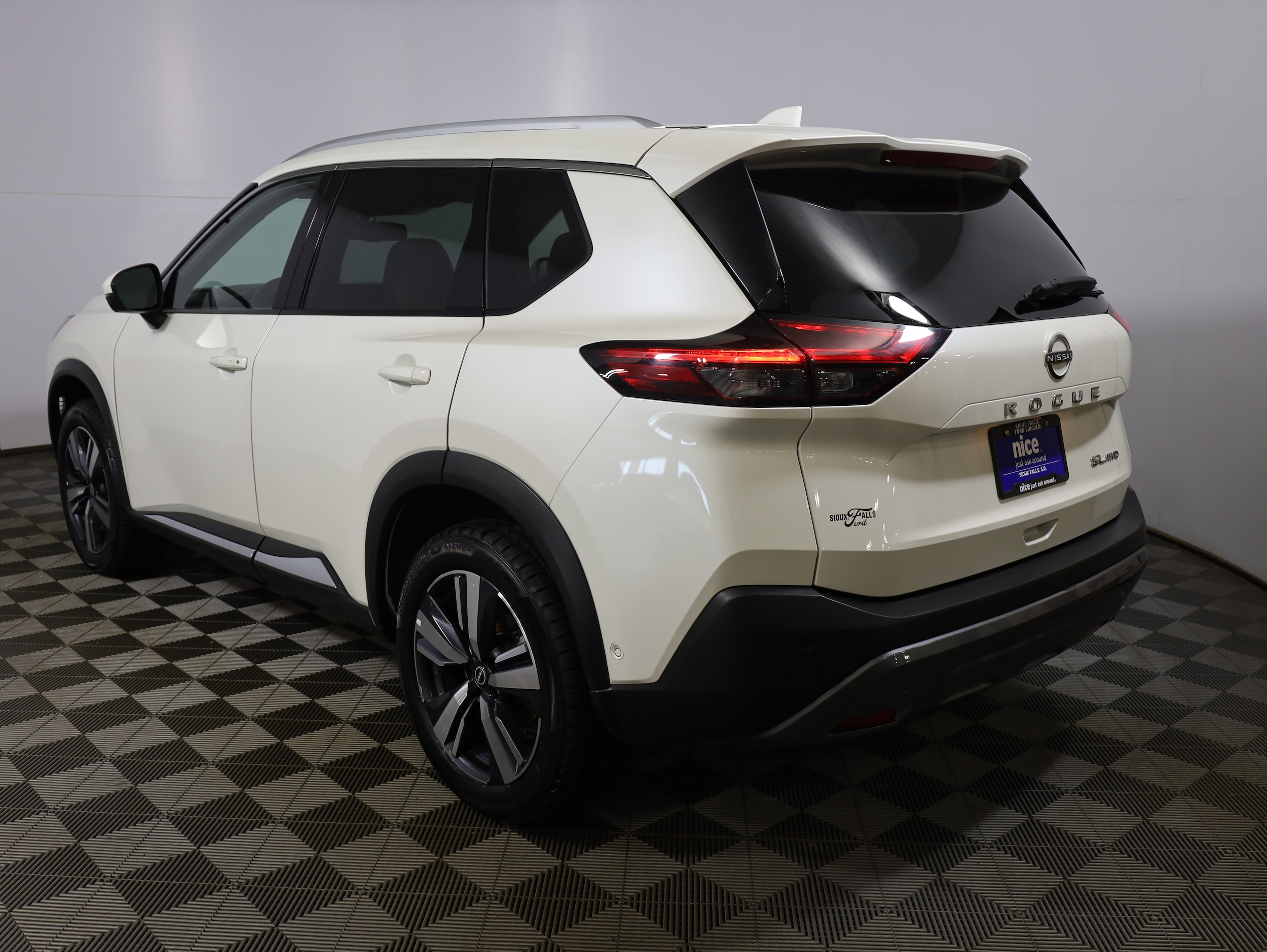 2023 Nissan Rogue SL - Photo 6