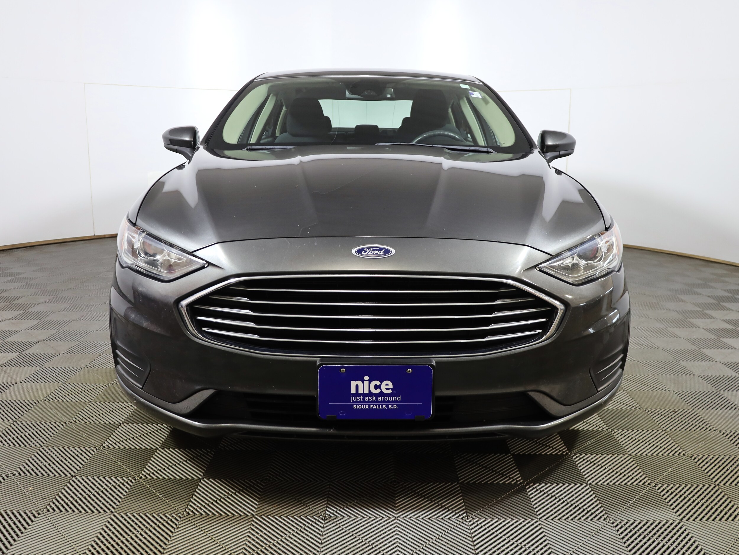 2019 Ford Fusion Hybrid SE photo 2