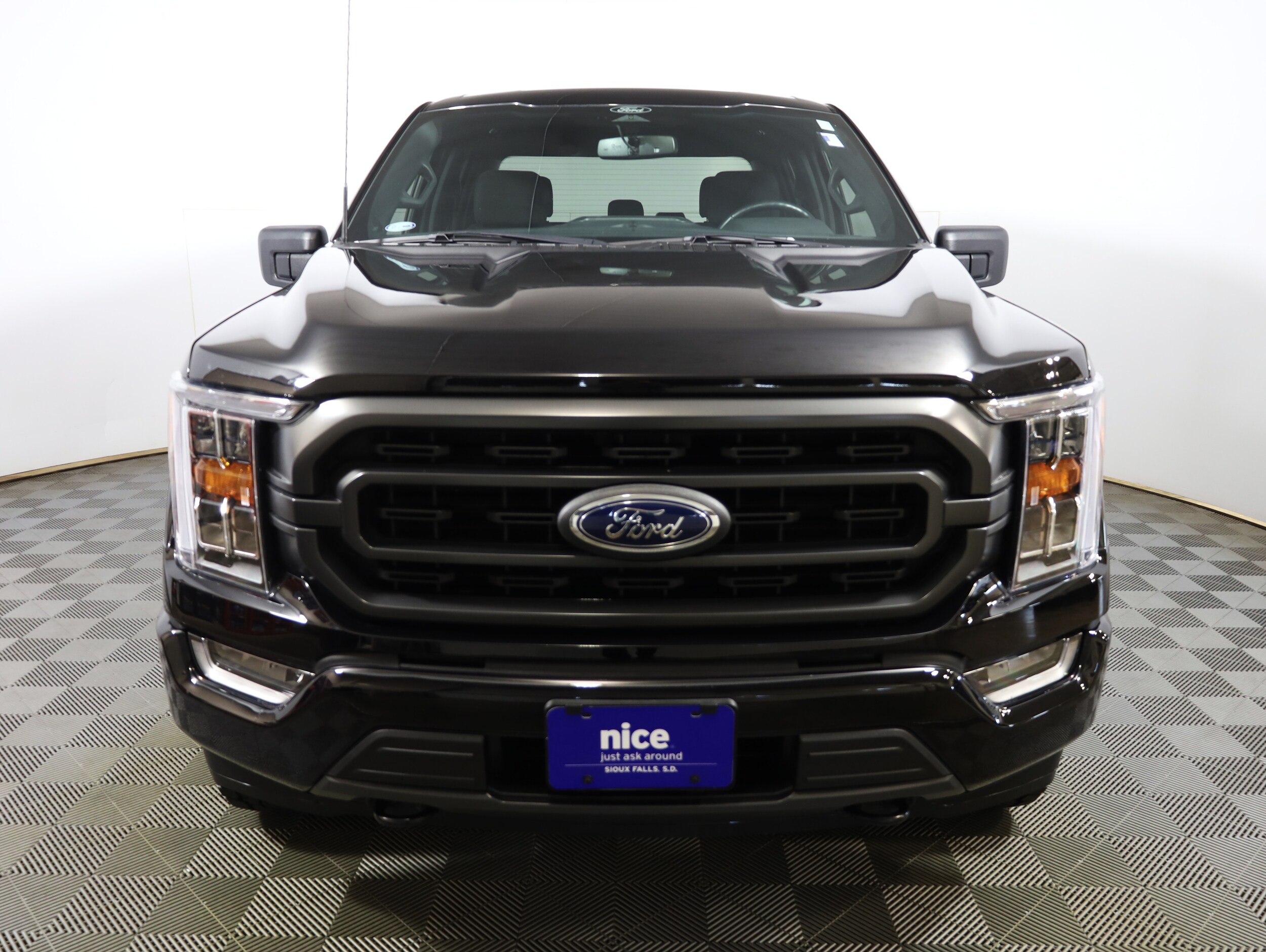 2022 Ford F-150 XLT photo 2