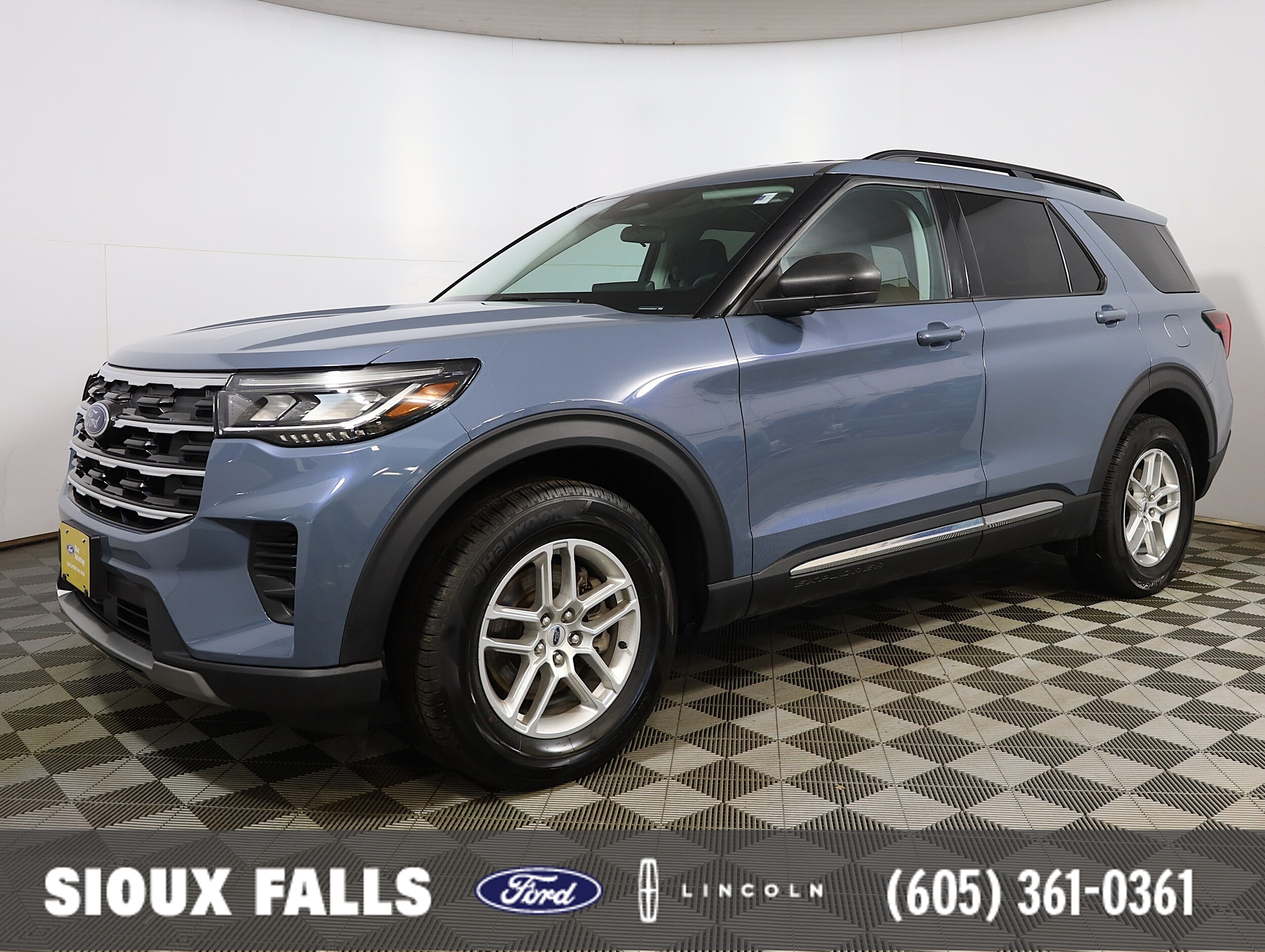 2025 Ford Explorer Active AWD