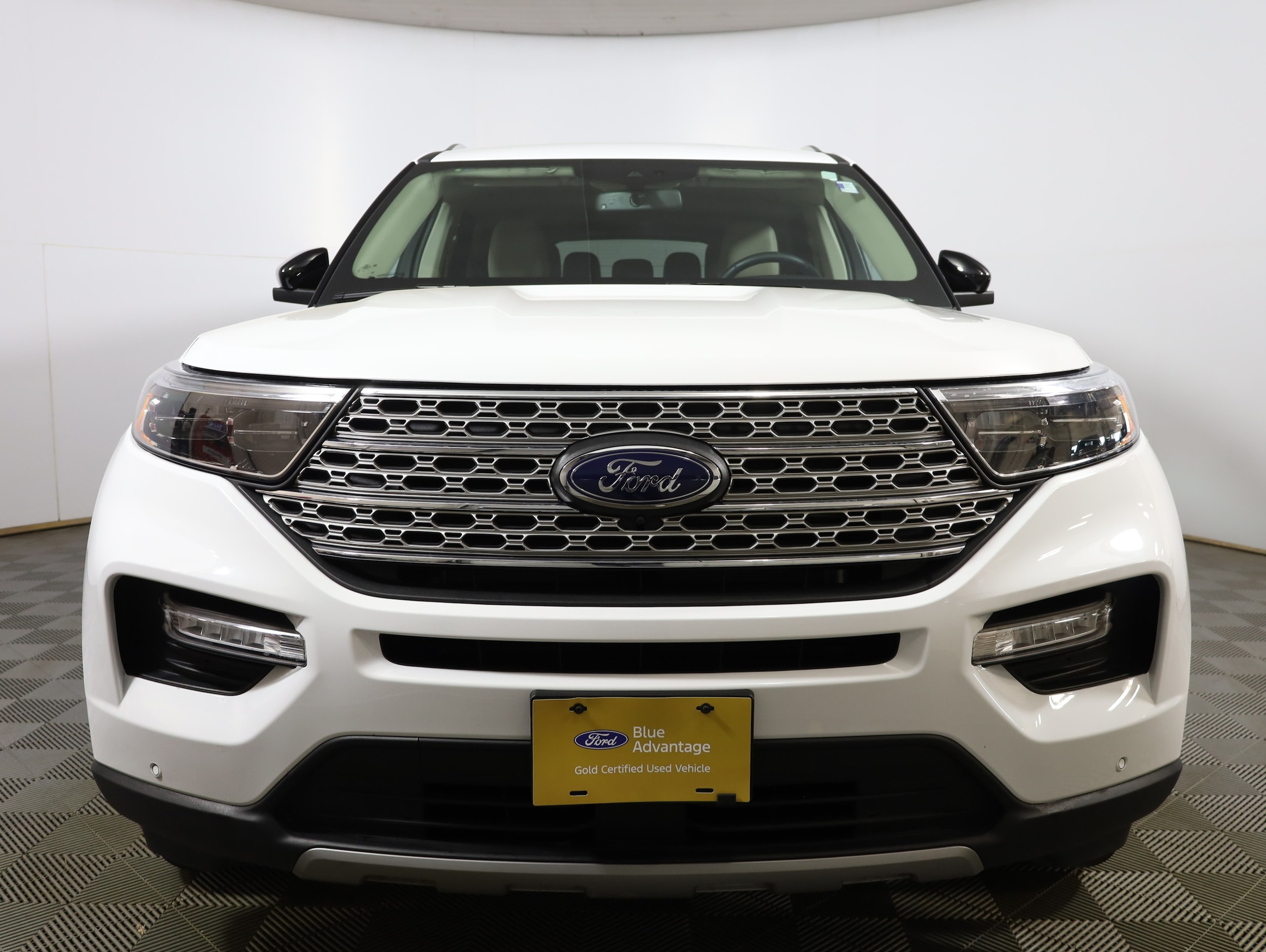 View vehicle photo 3