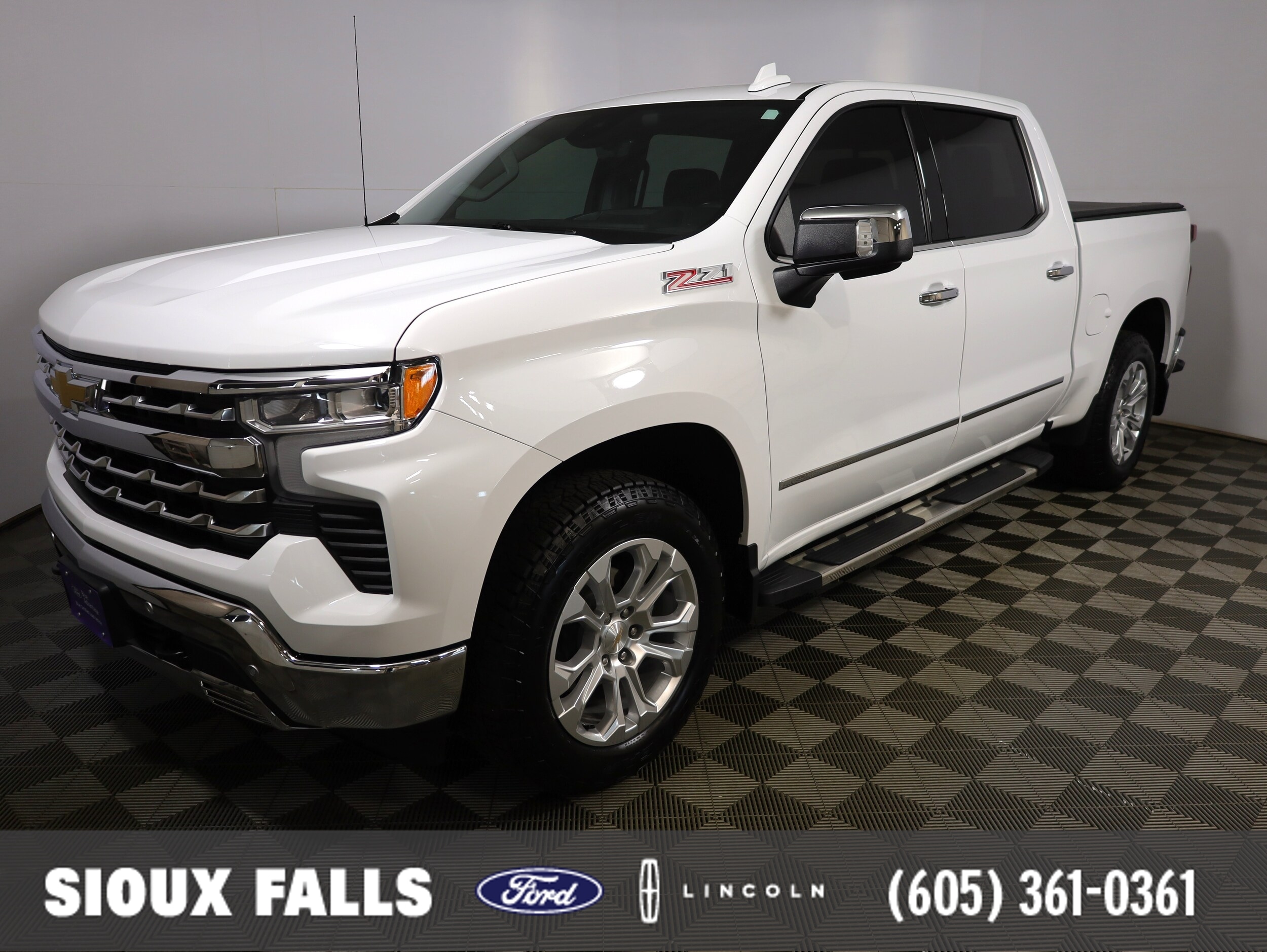 Summit White 2024 Chevrolet Silverado 1500 Pickup Truck Four-Wheel Drive Automatic