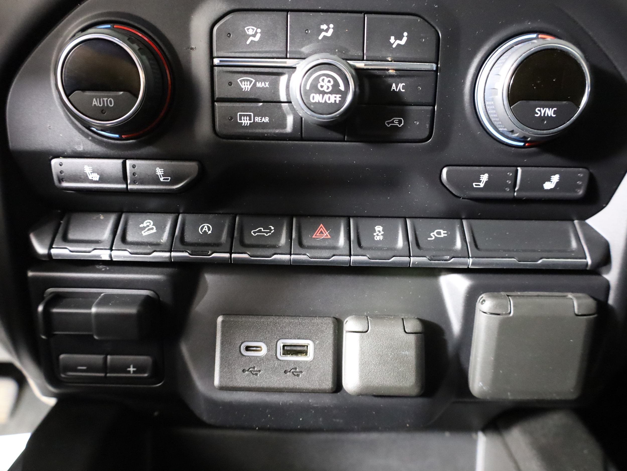 2021 Chevrolet Silverado 1500 RST - Photo 15
