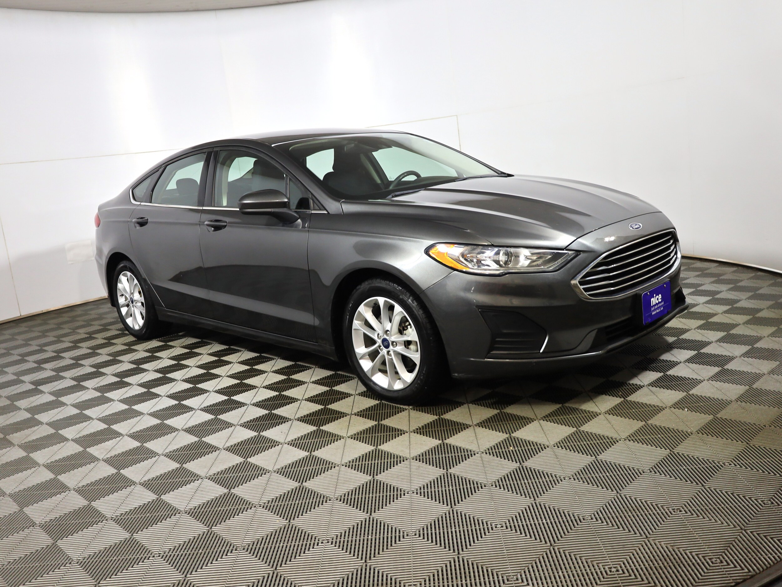 2019 Ford Fusion Hybrid SE photo 3